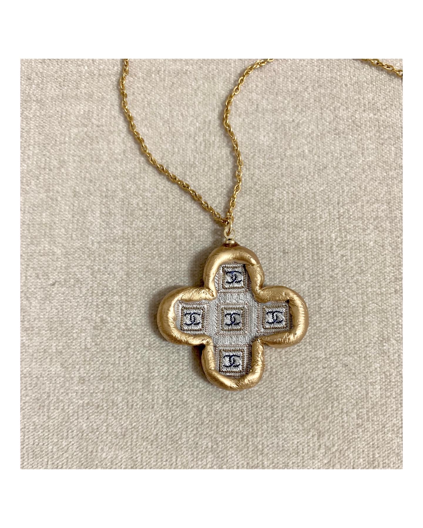 CHANEL clover silk pattern necklace no.37