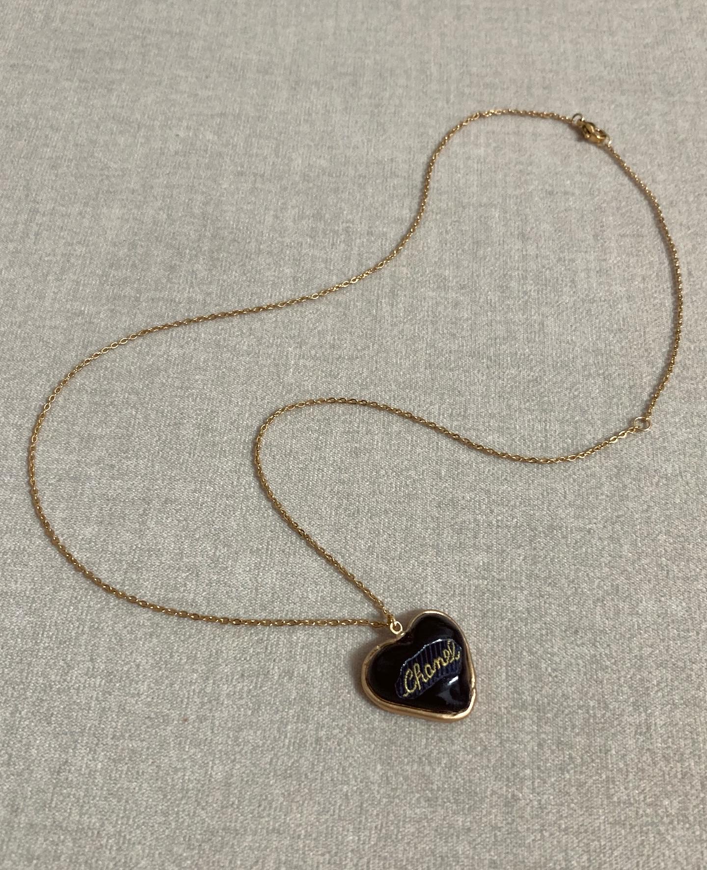 CHANEL heart chocolate Initial silk button necklace no.38