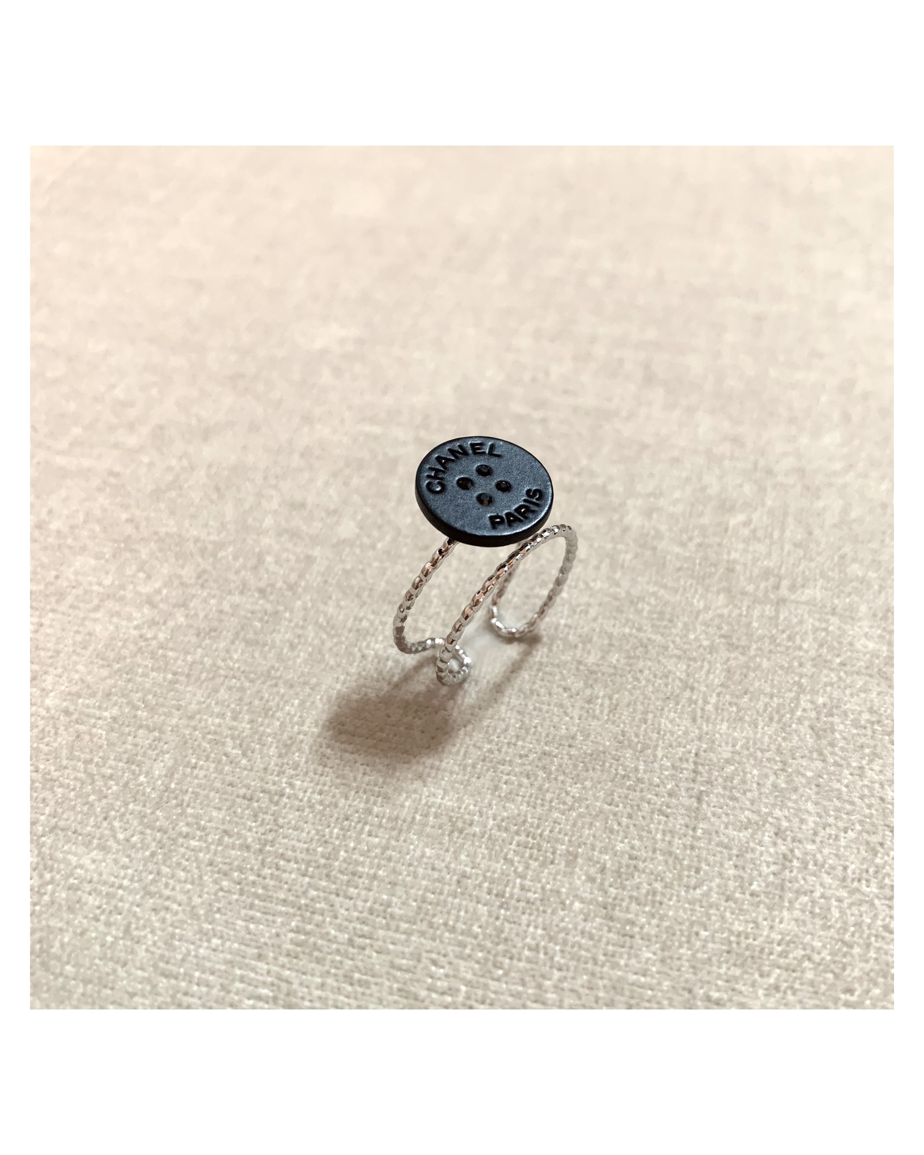 CHANEL button no.68