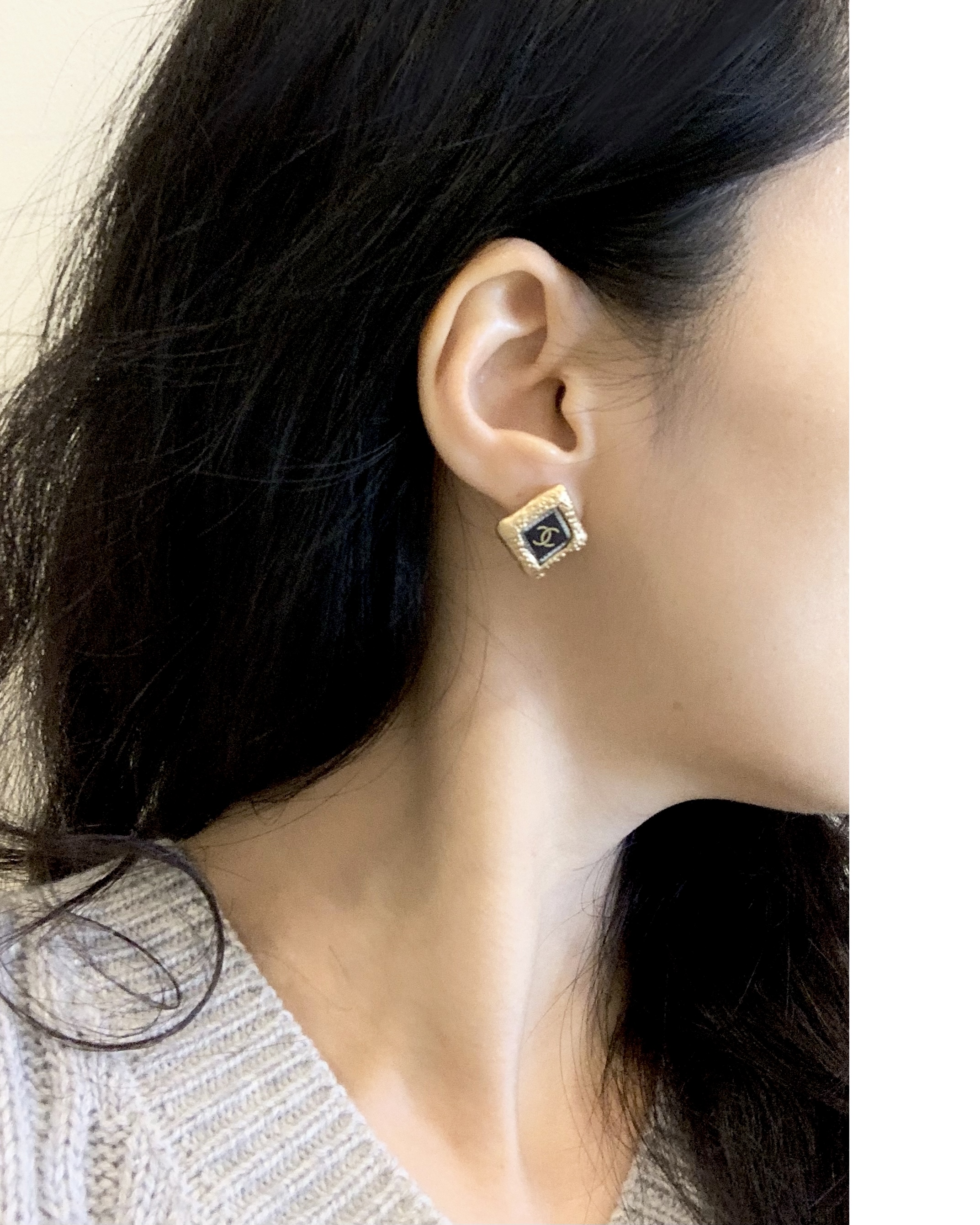 CHANEL diamond bumpy gold CC earring no.40