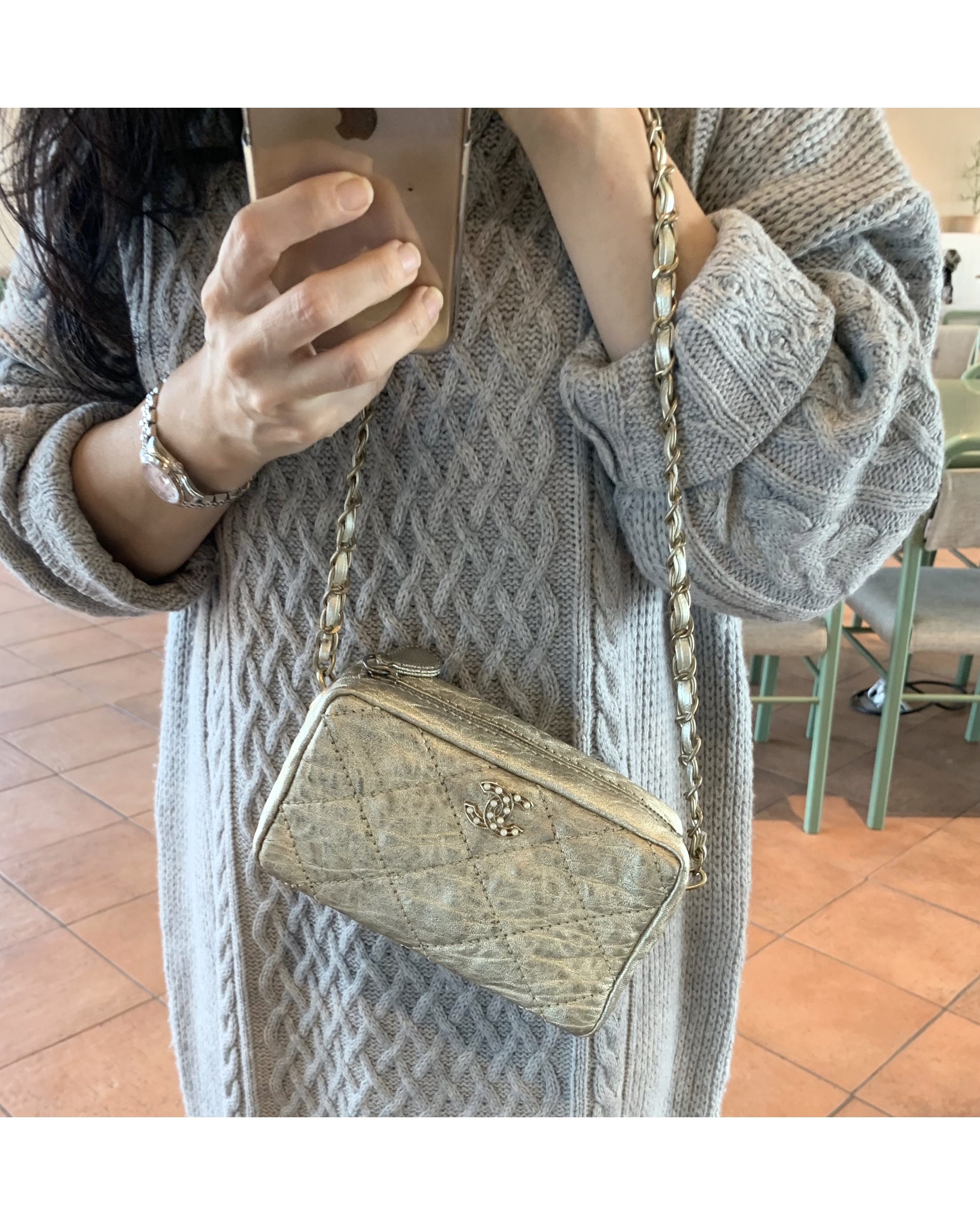CHANEL gold quilting pearl CC camera bag no.46