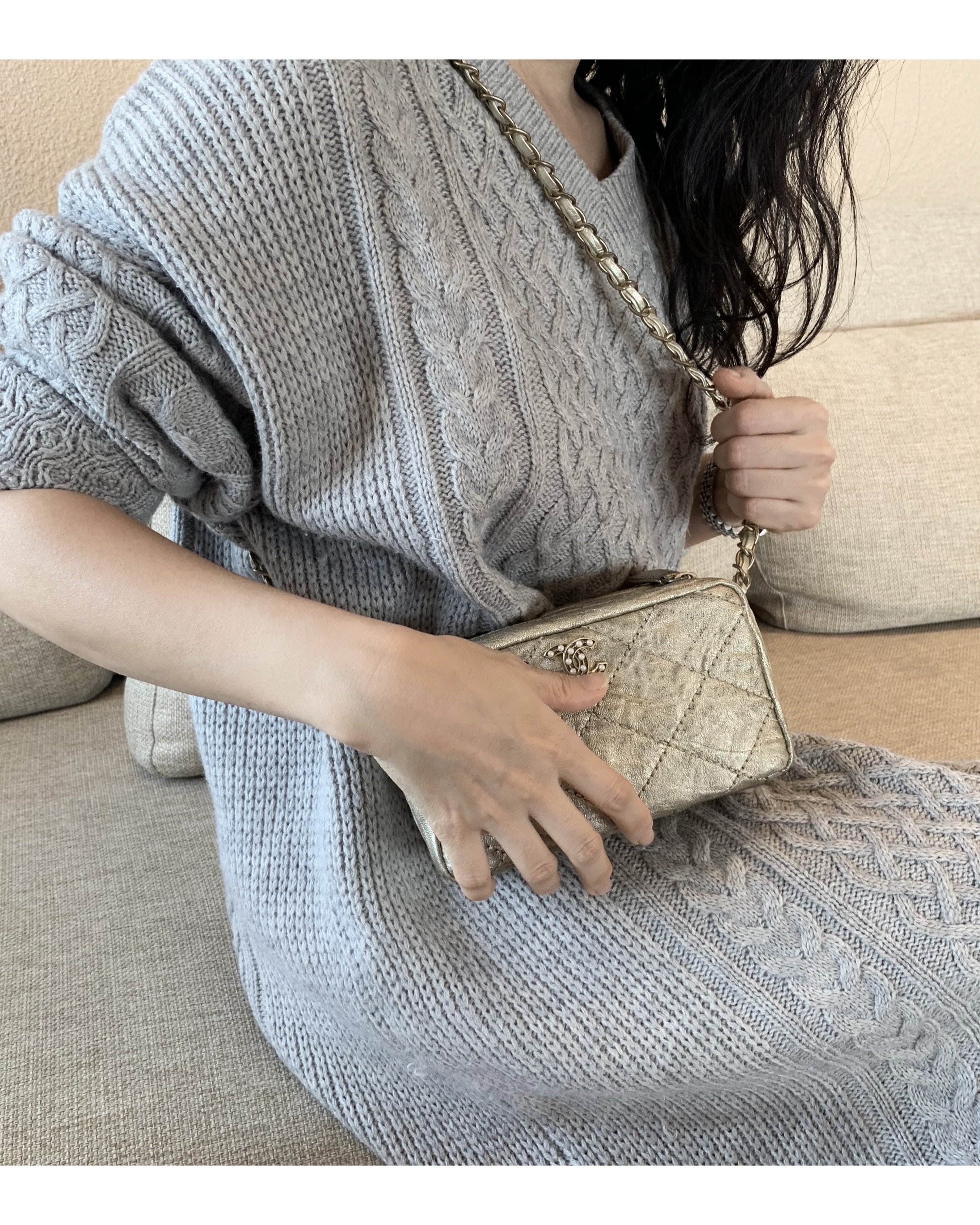 CHANEL gold quilting pearl CC camera bag no.46