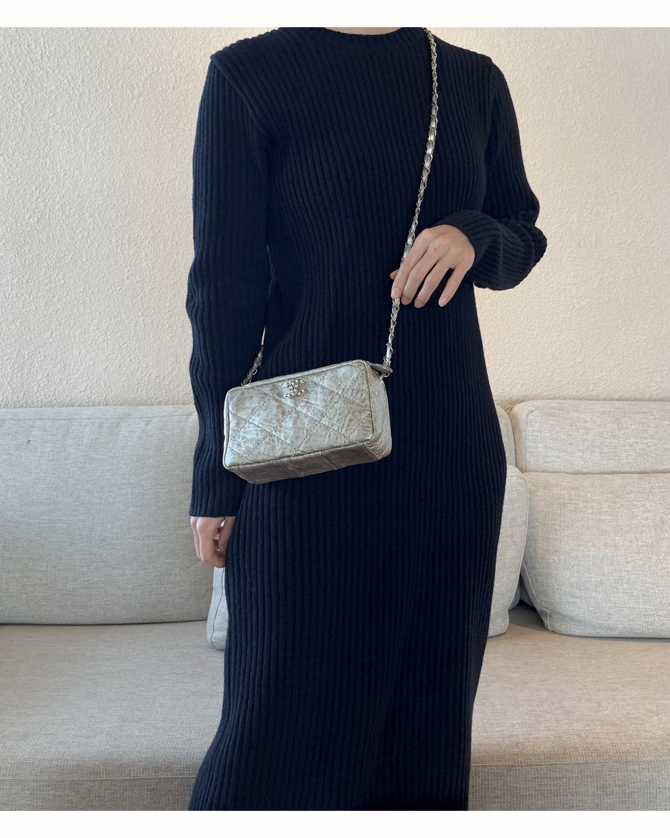 CHANEL gold quilting pearl CC camera bag no.46
