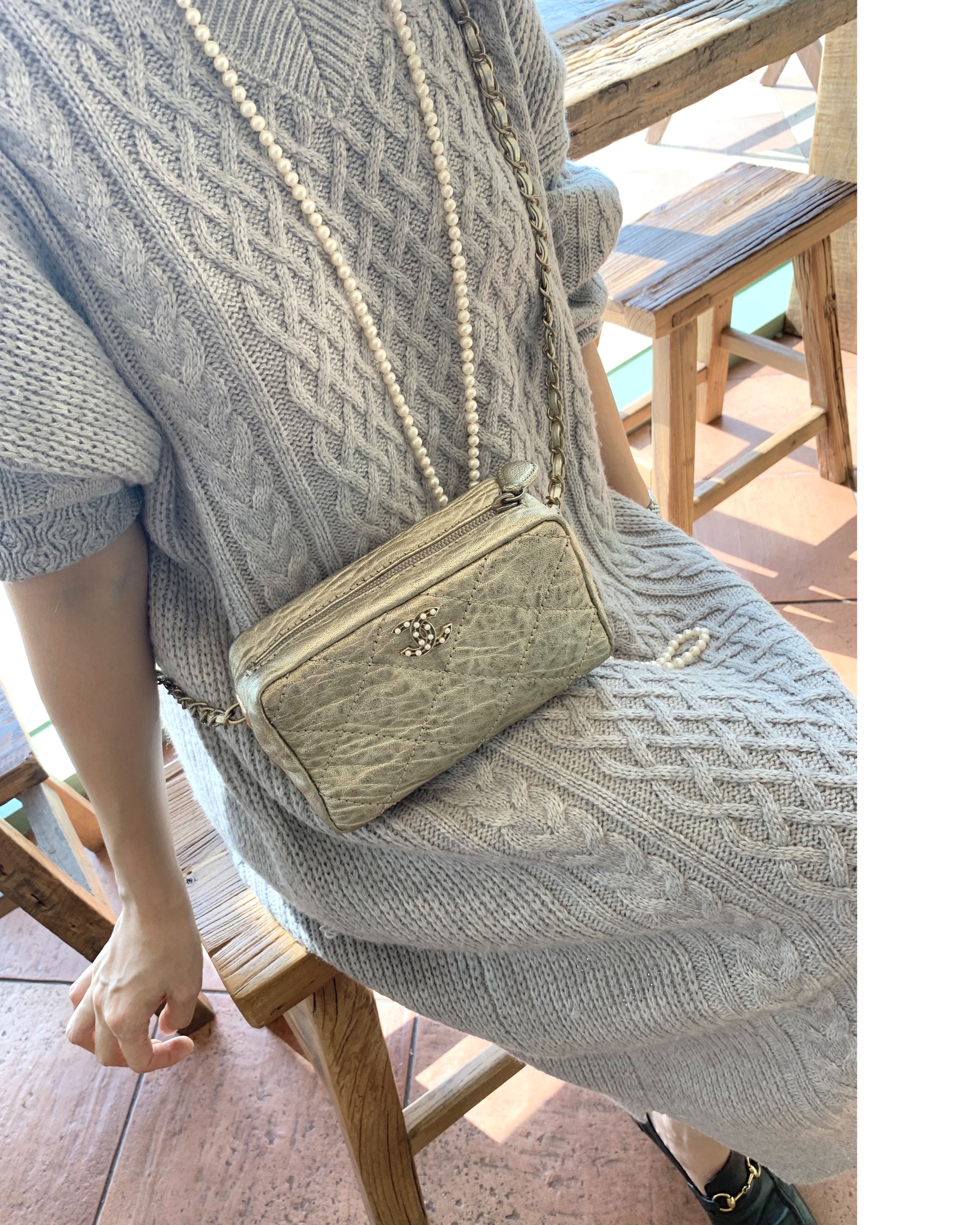 CHANEL gold quilting pearl CC camera bag no.46