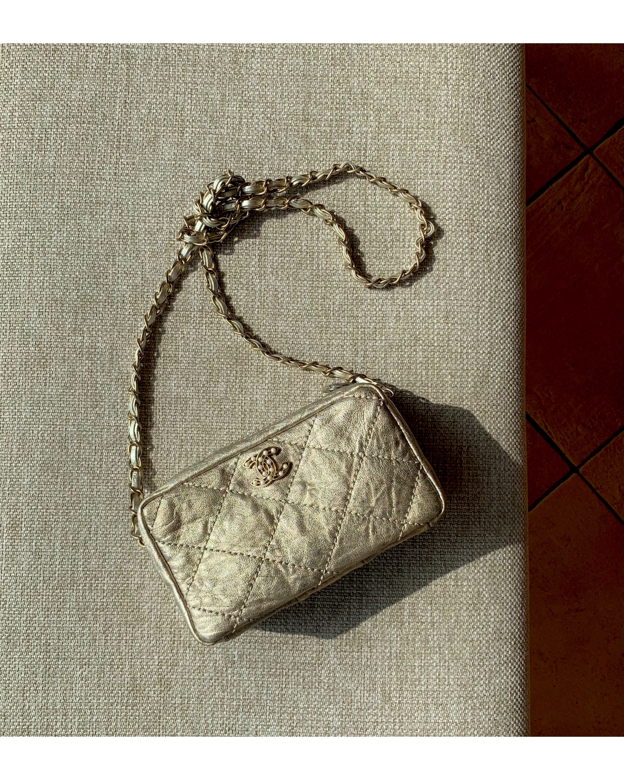 CHANEL gold quilting pearl CC camera bag no.46