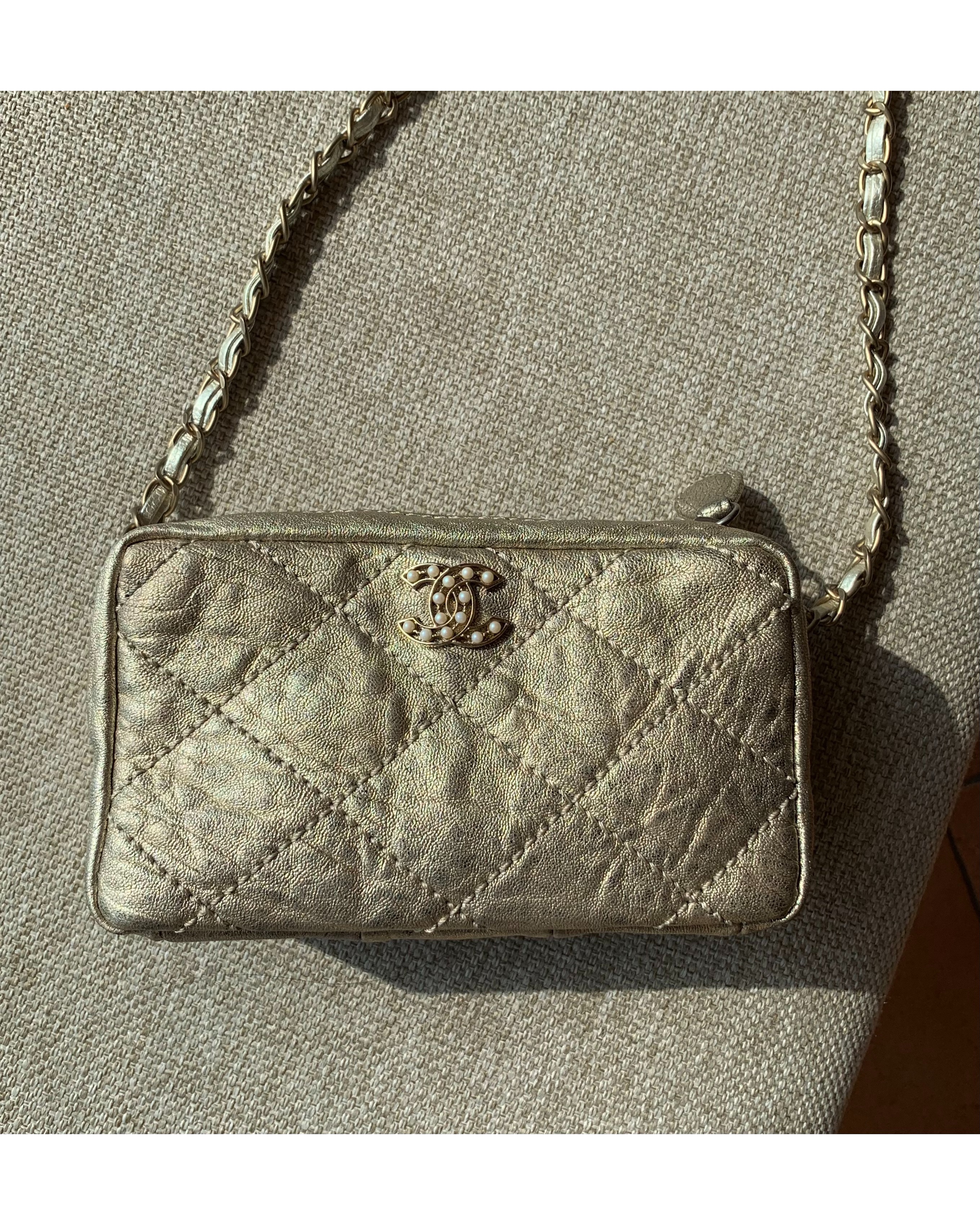 CHANEL gold quilting pearl CC camera bag no.46