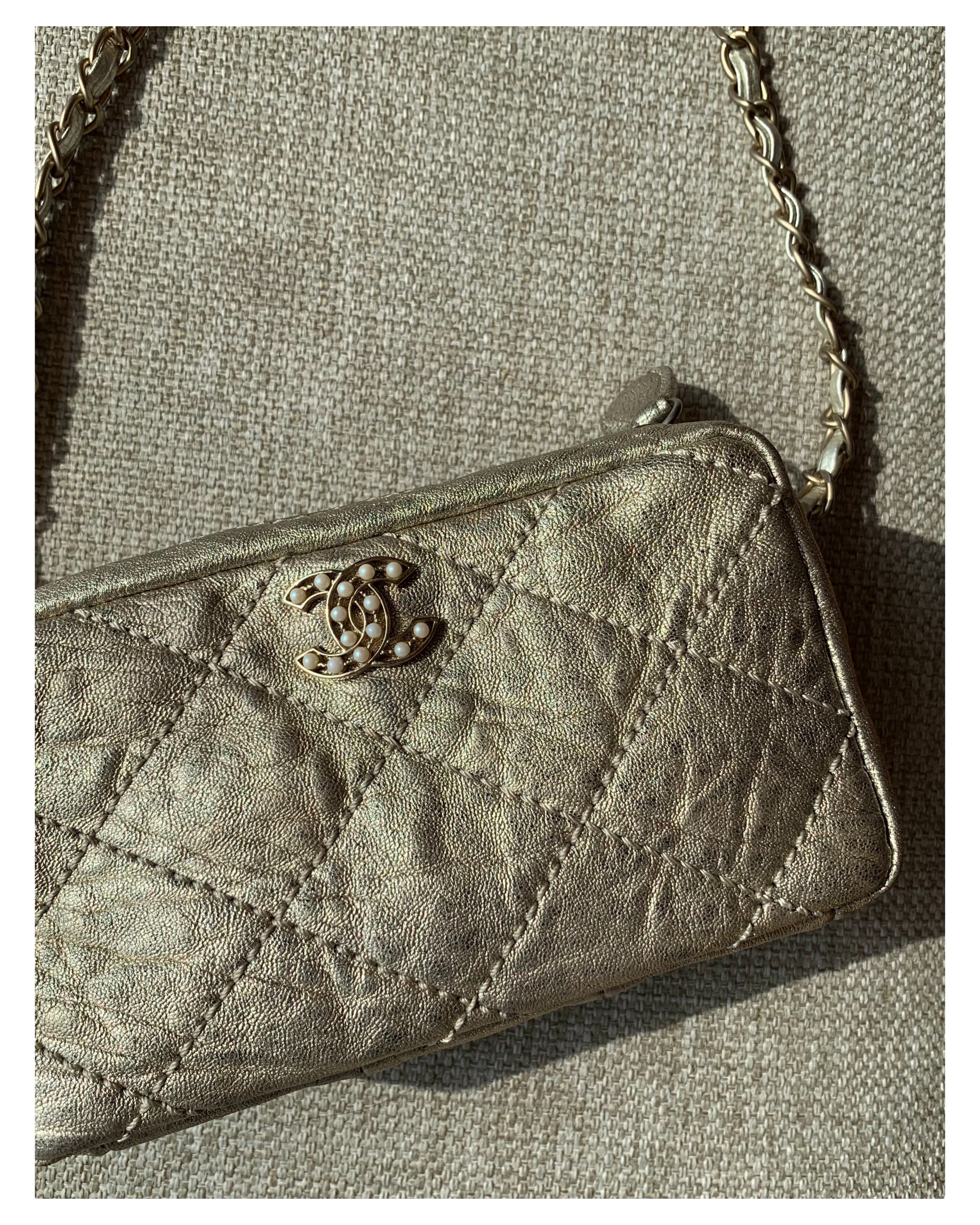 CHANEL gold quilting pearl CC camera bag no.46