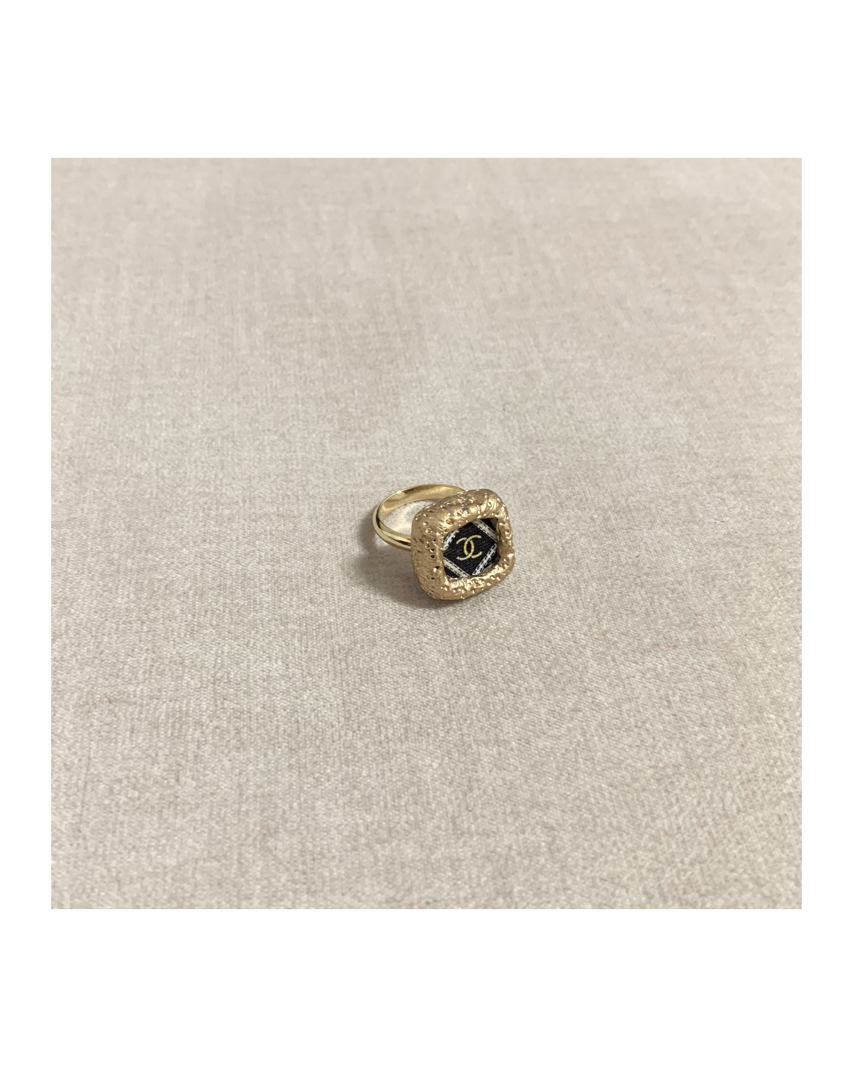 CHANEL bumpy gold square CC ring no.41