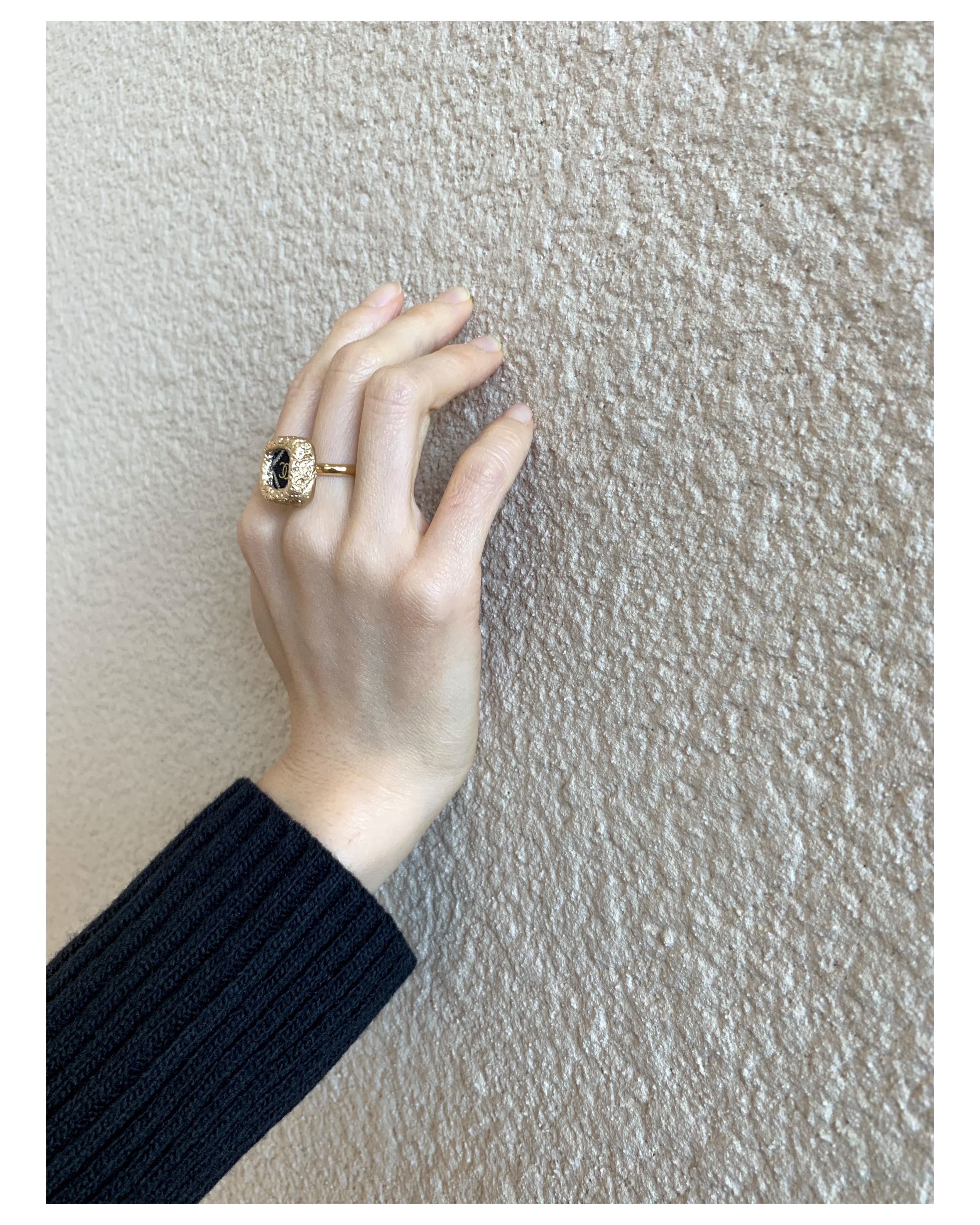 CHANEL bumpy gold square CC ring no.41