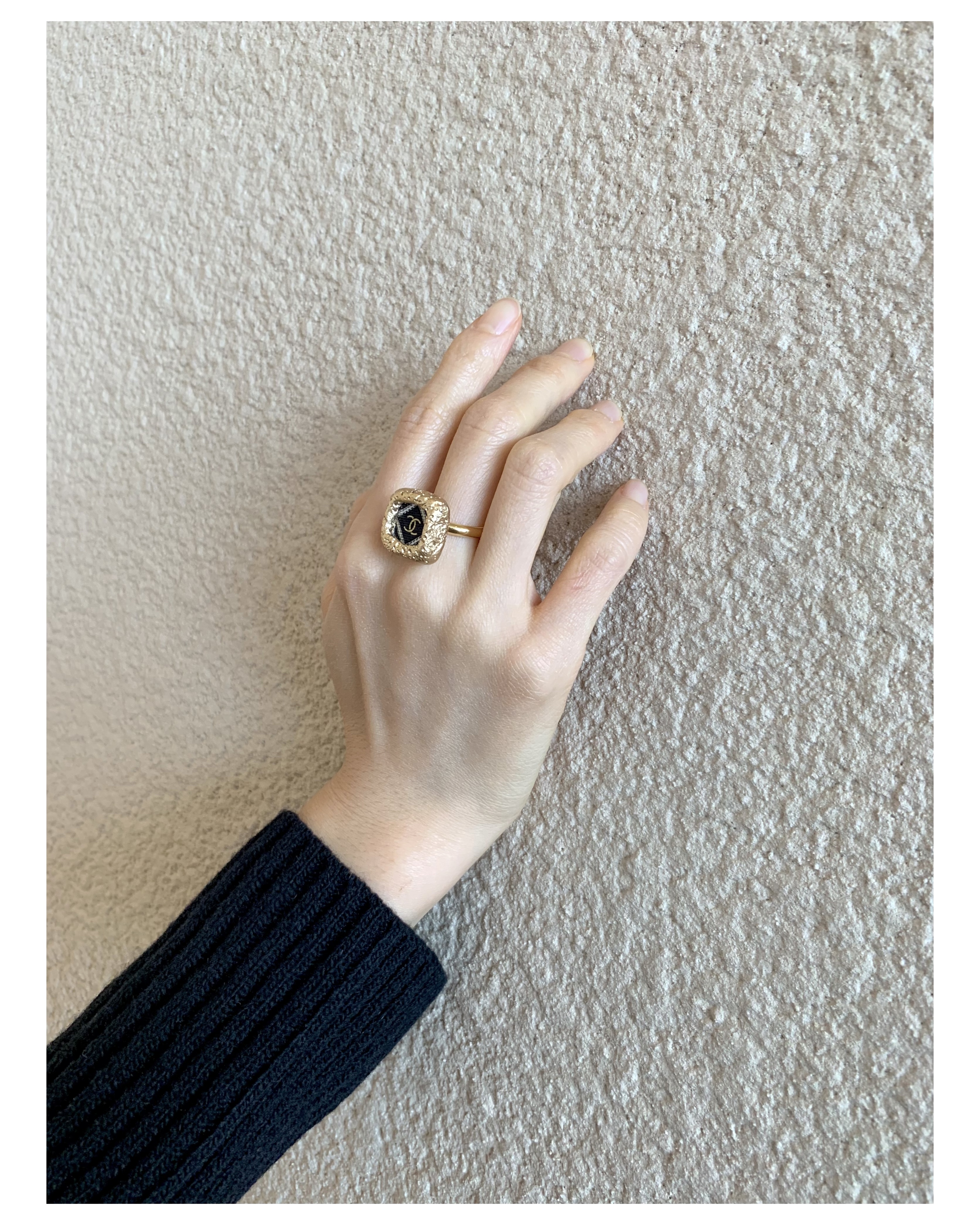 CHANEL bumpy gold square CC ring no.41