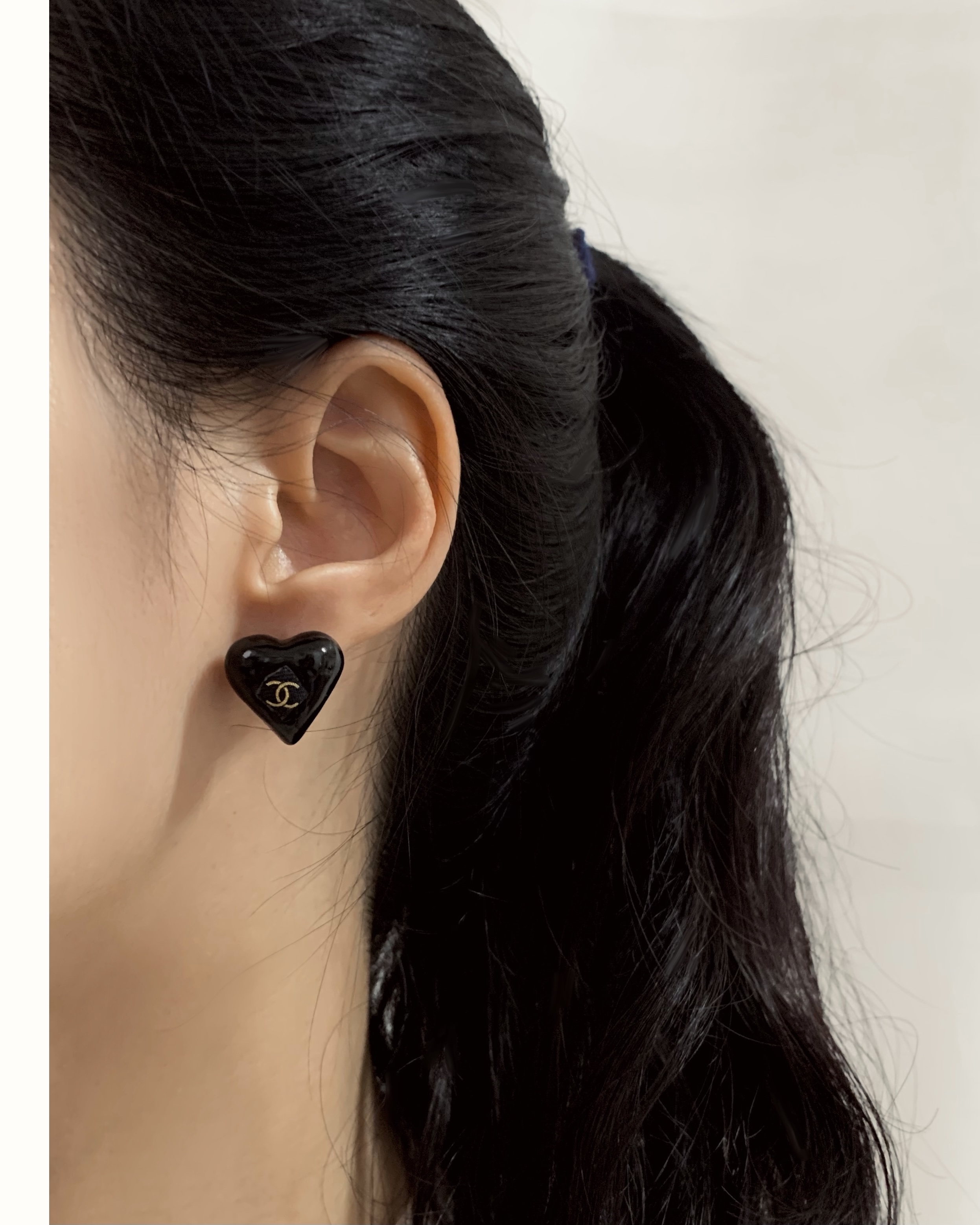 CHANEL black silk heart earring no.42