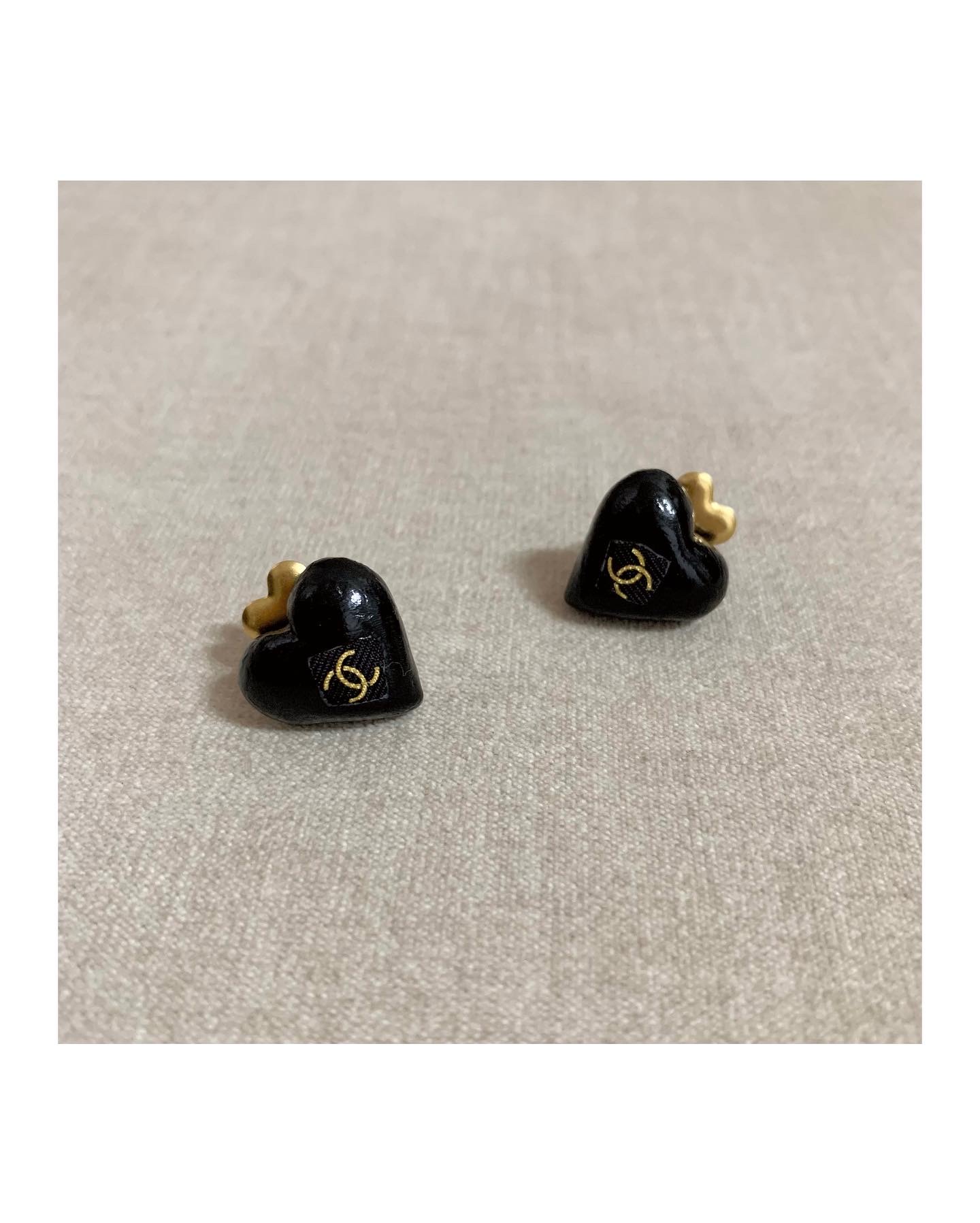 CHANEL black silk heart earring no.42