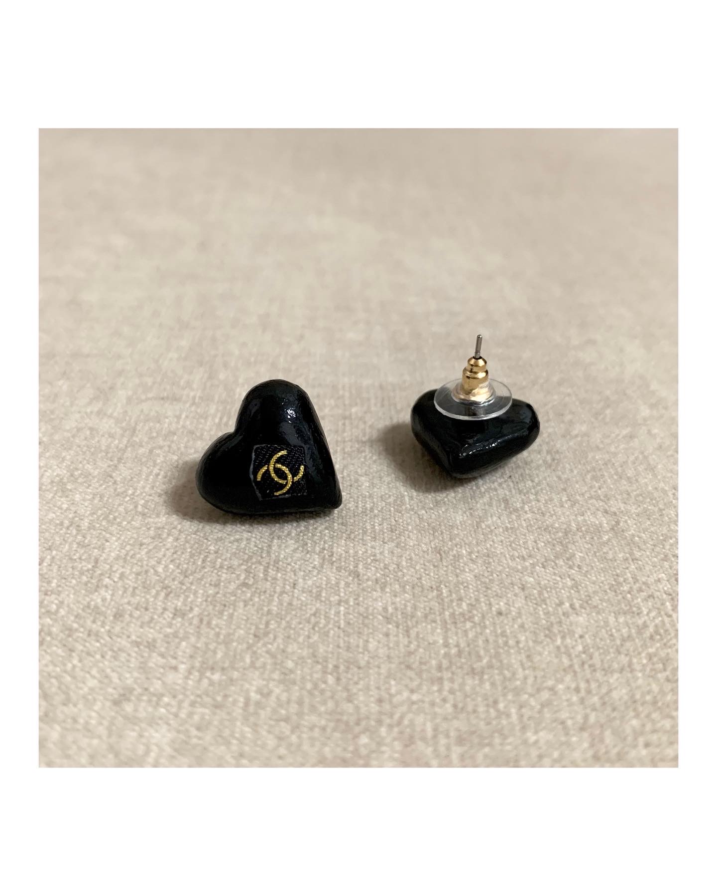 CHANEL black silk heart earring no.42