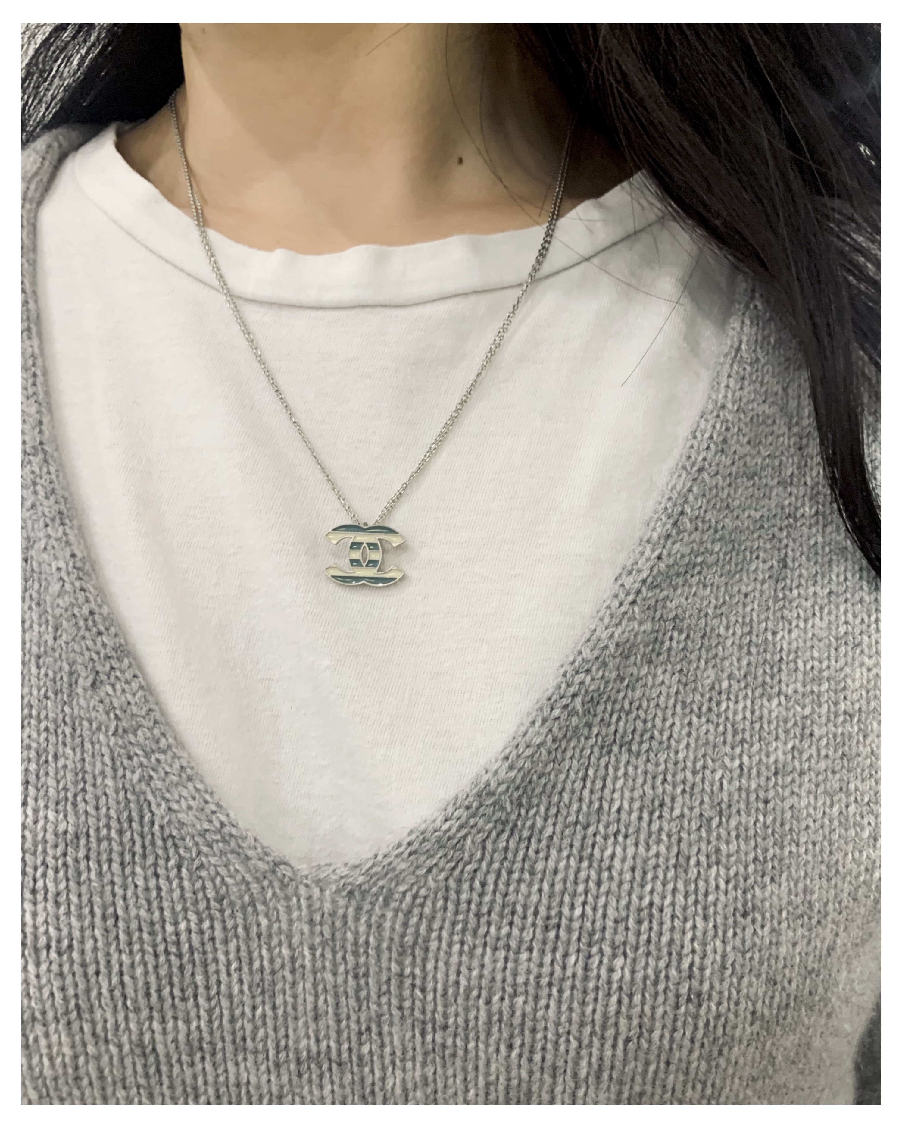 13년도 CHANEL mint/beige stripe CC necklace