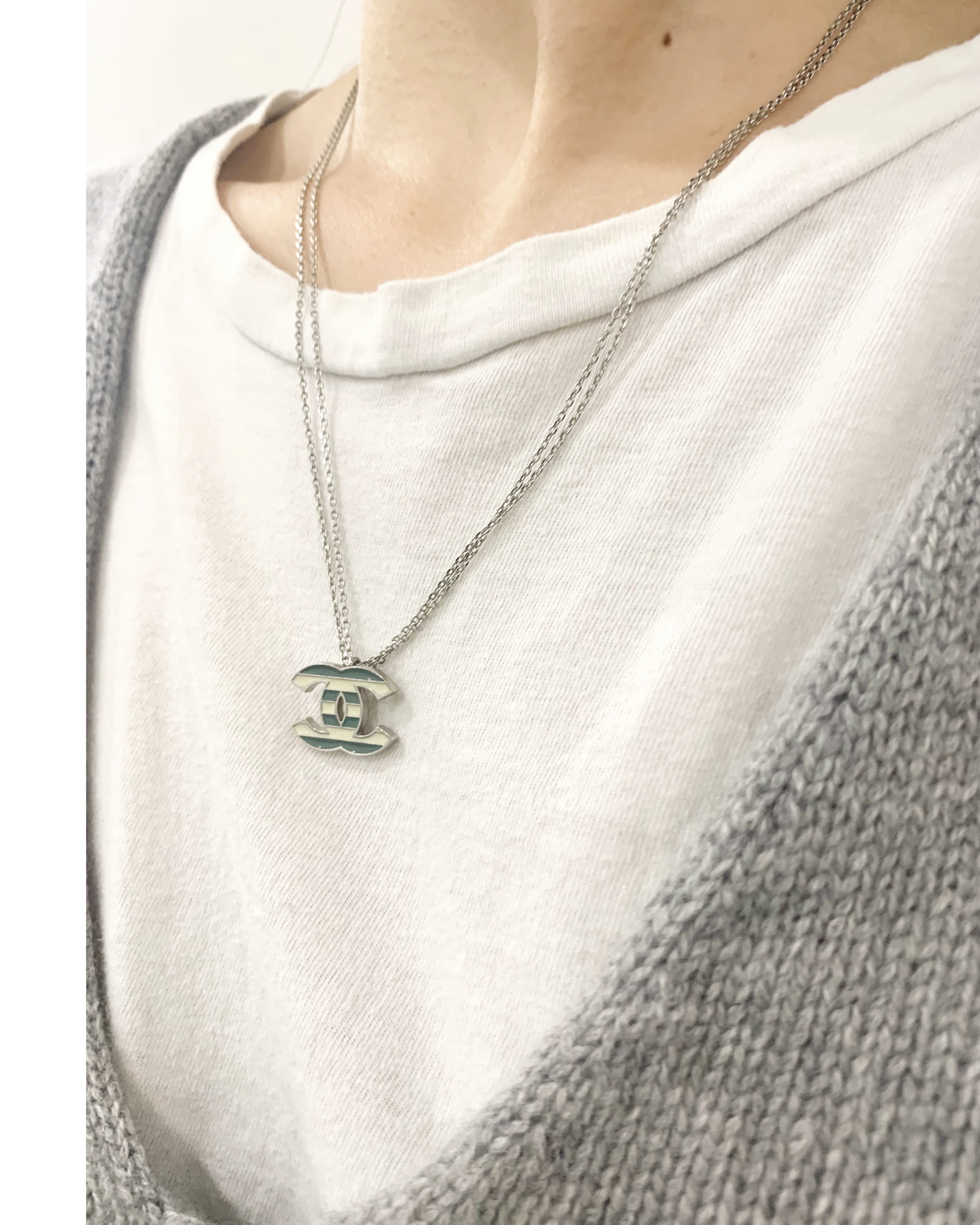 13년도 CHANEL mint/beige stripe CC necklace