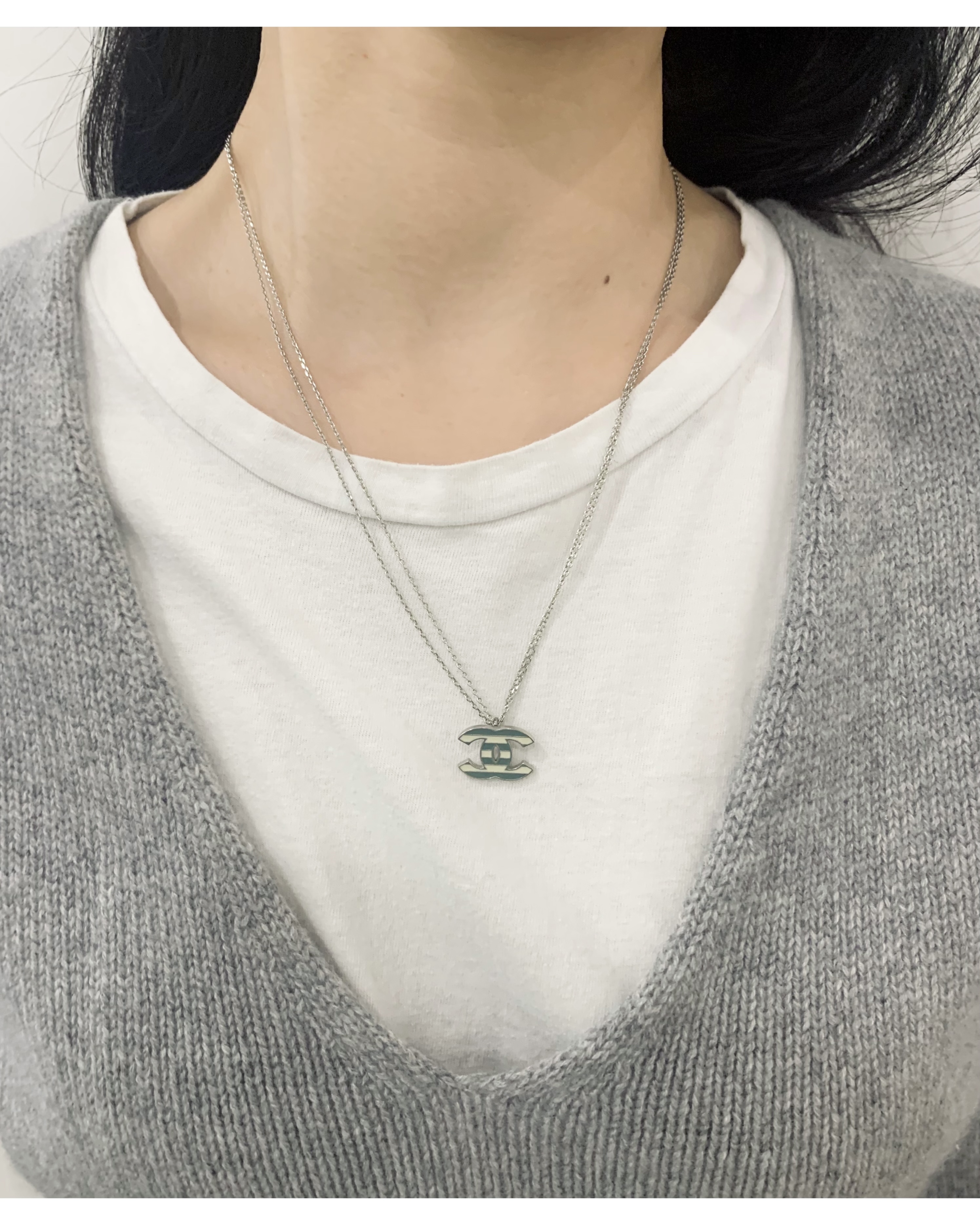13년도 CHANEL mint/beige stripe CC necklace