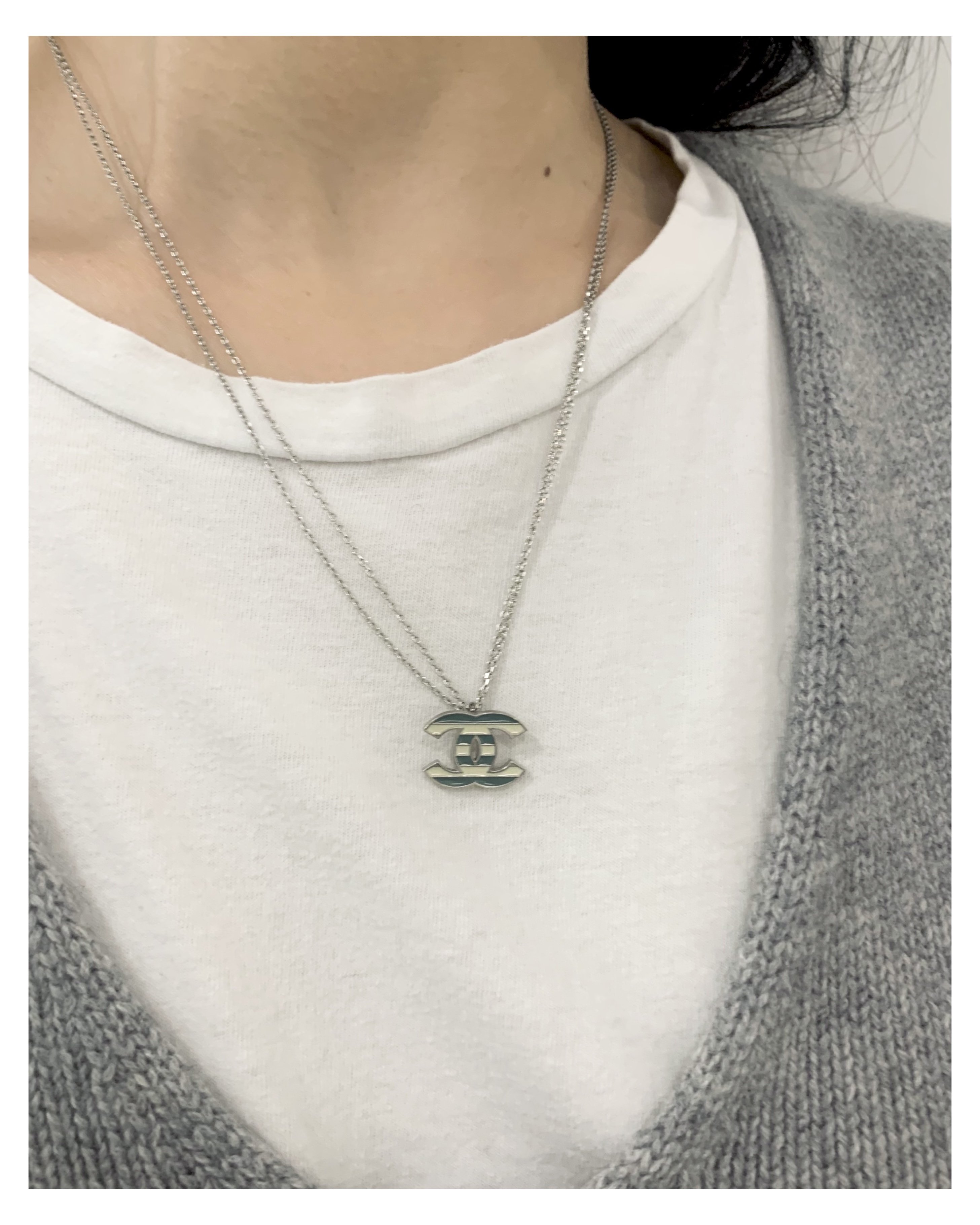 13년도 CHANEL mint/beige stripe CC necklace