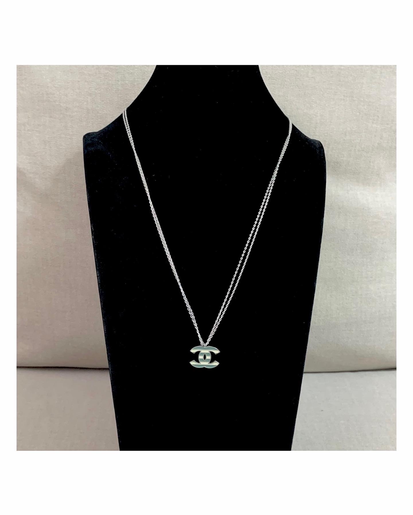 13년도 CHANEL mint/beige stripe CC necklace