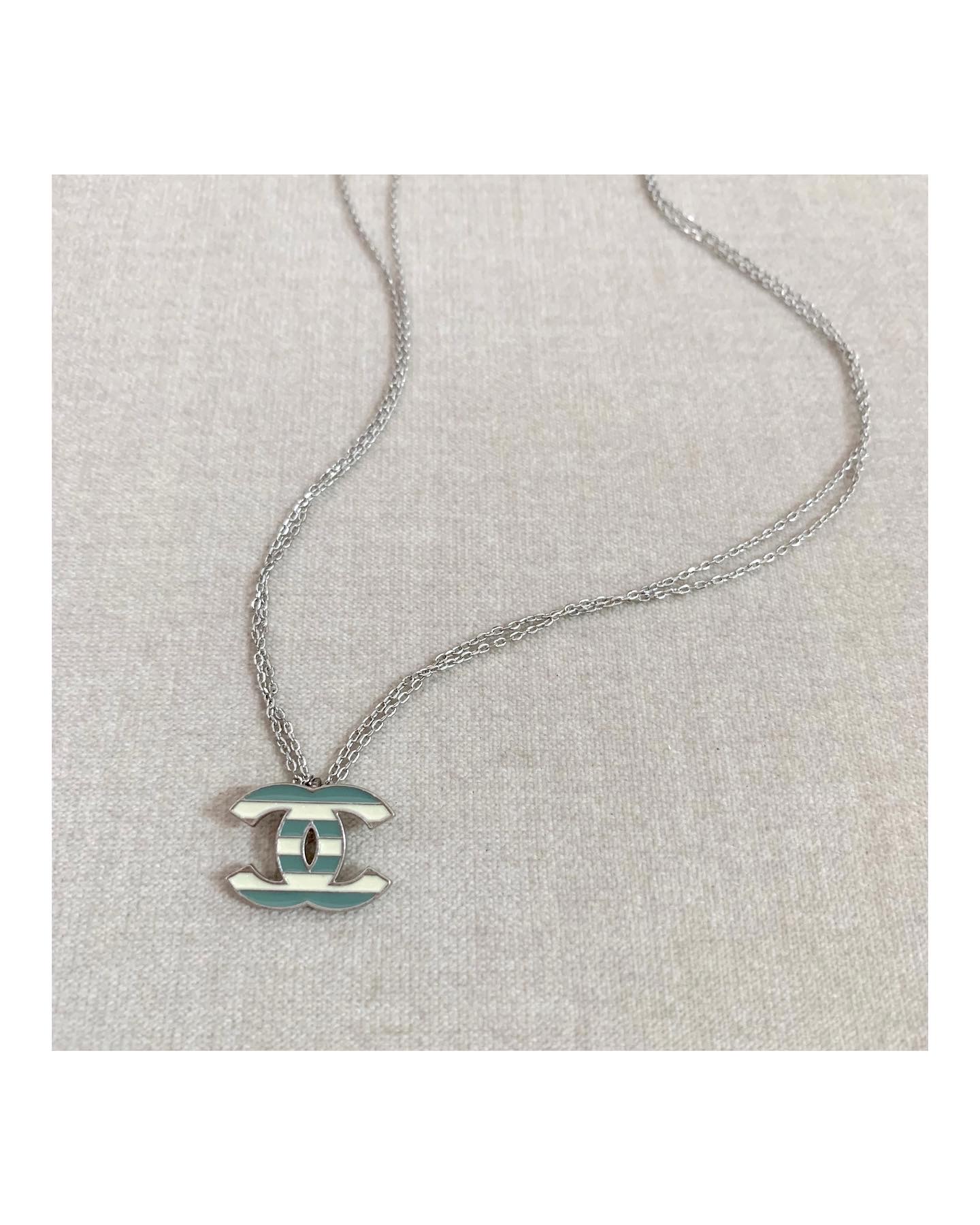 13년도 CHANEL mint/beige stripe CC necklace