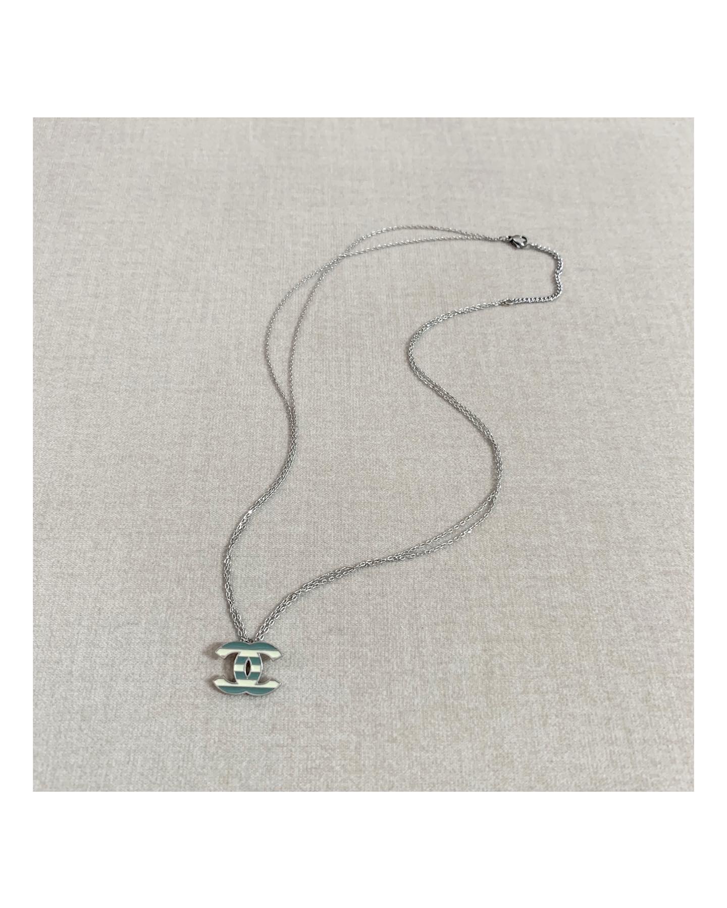 13년도 CHANEL mint/beige stripe CC necklace