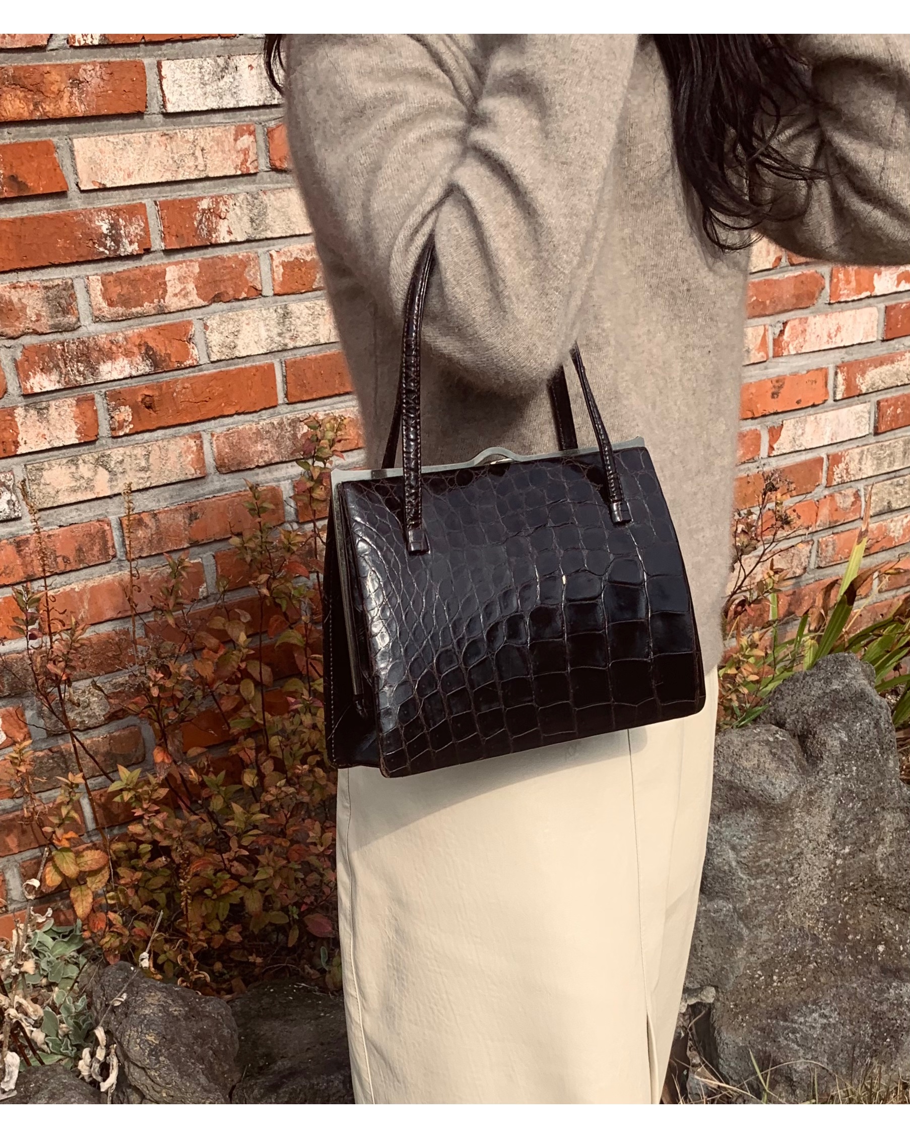 GENUINE vintage crocodile bag X CHANEL hanger CC objet no.36