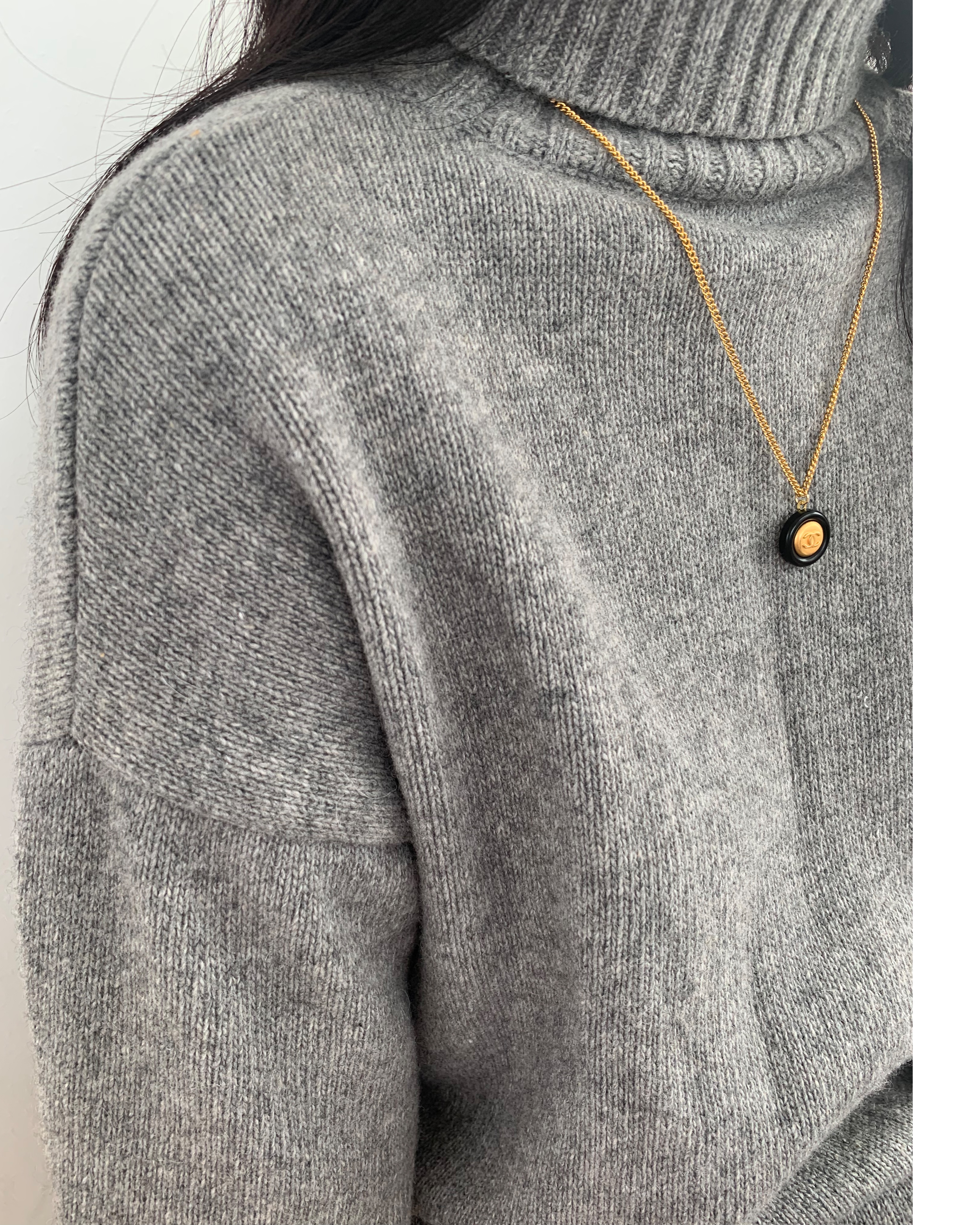 CHANEL button no.74