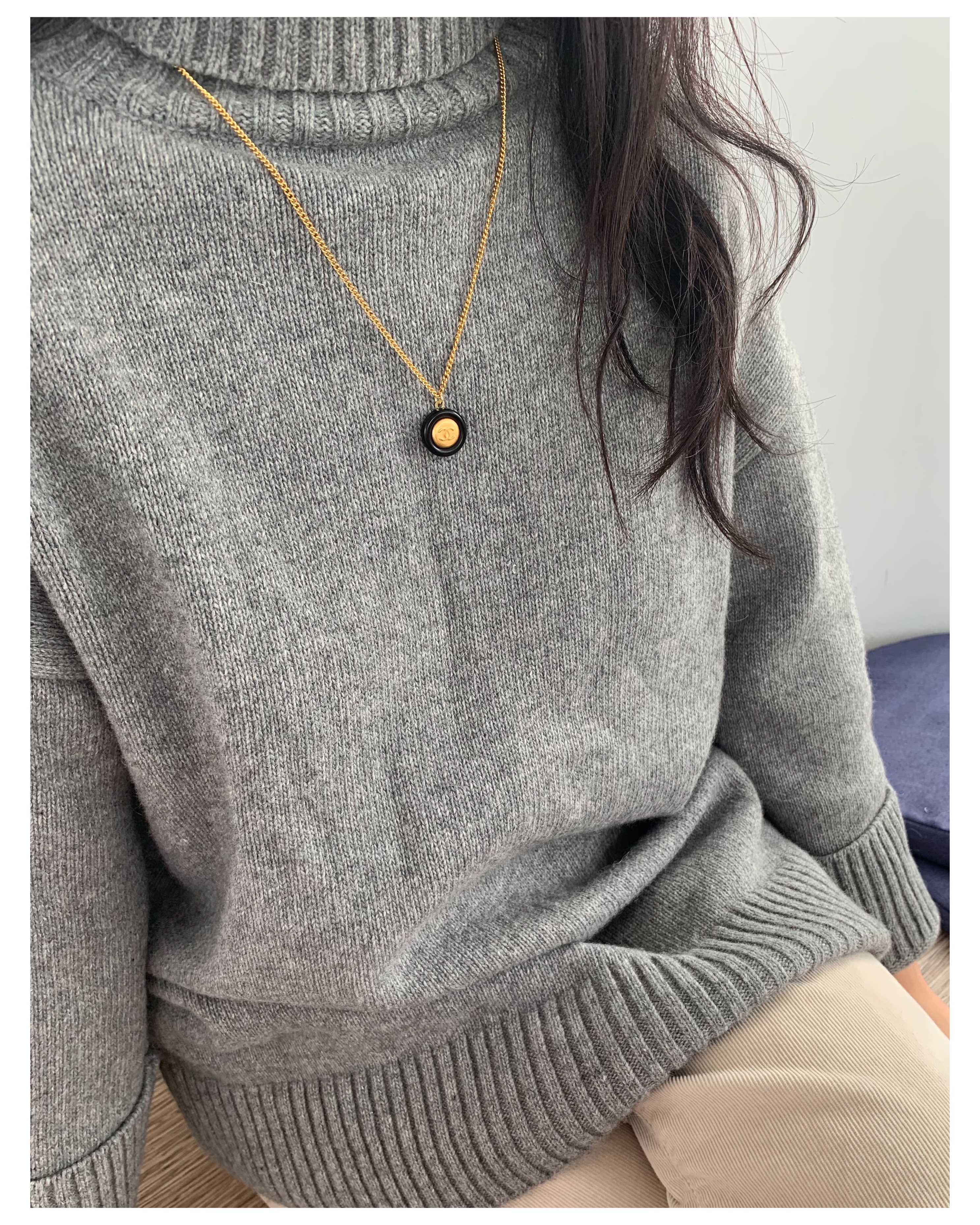 CHANEL button no.74