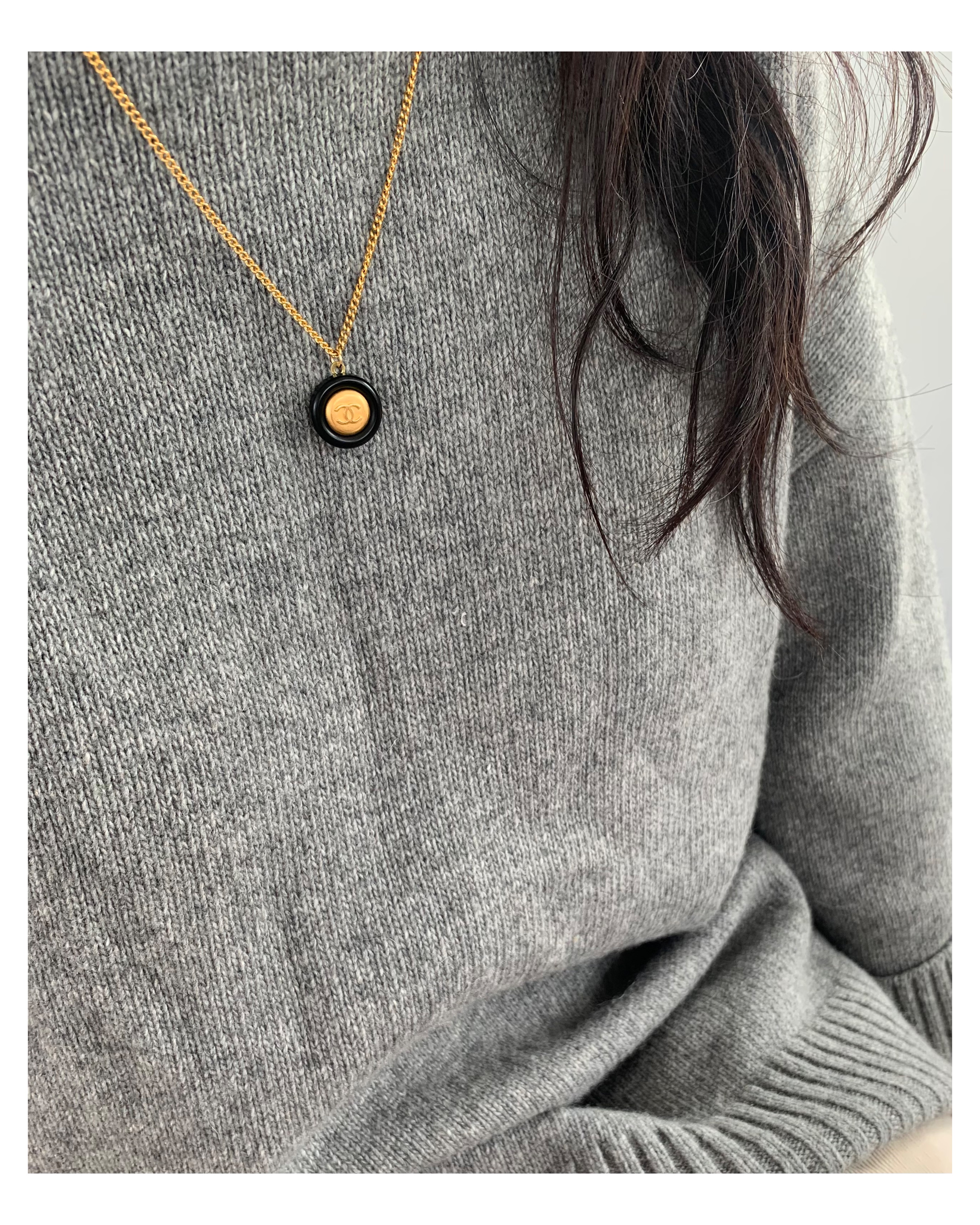 CHANEL button no.74