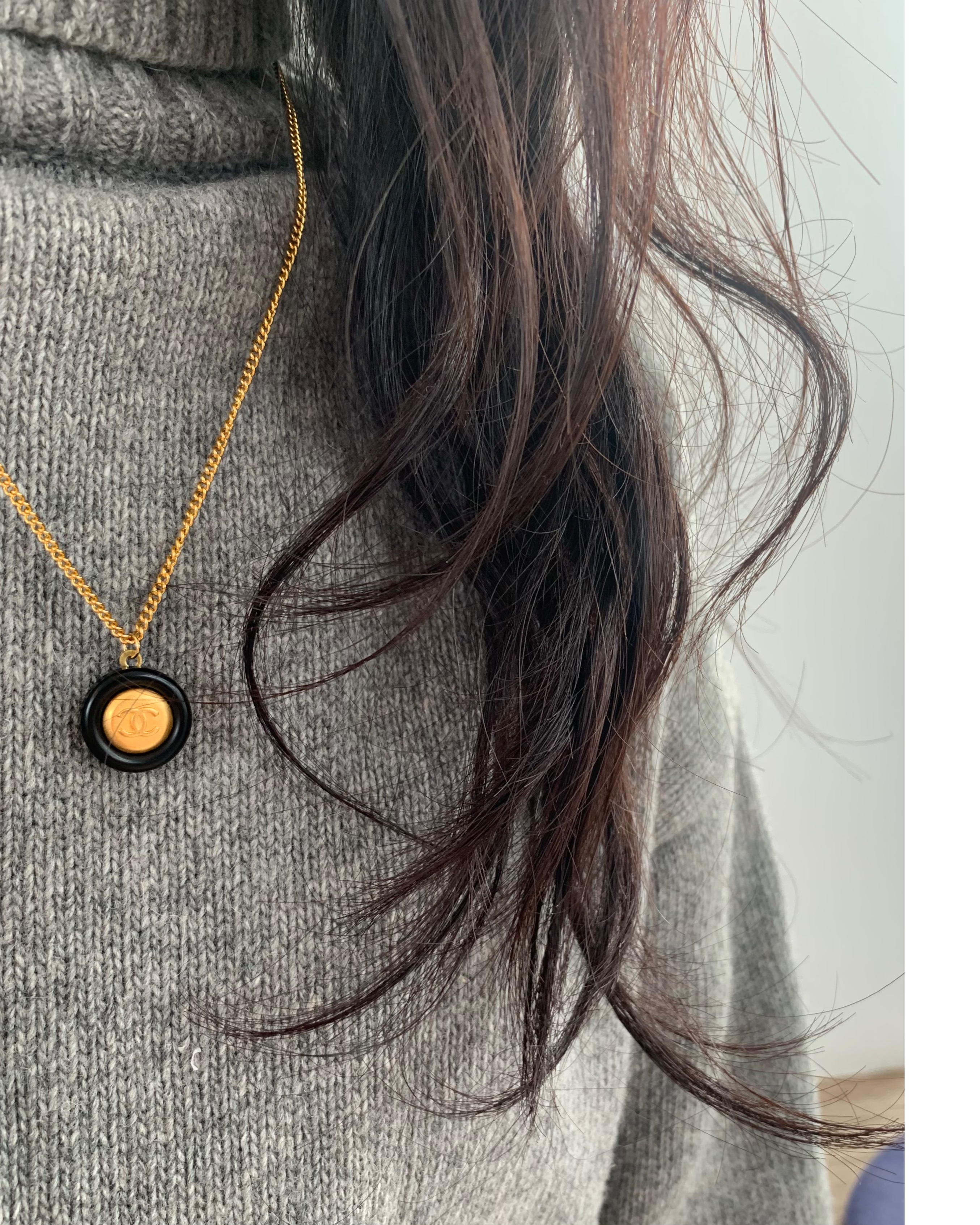 CHANEL button no.74