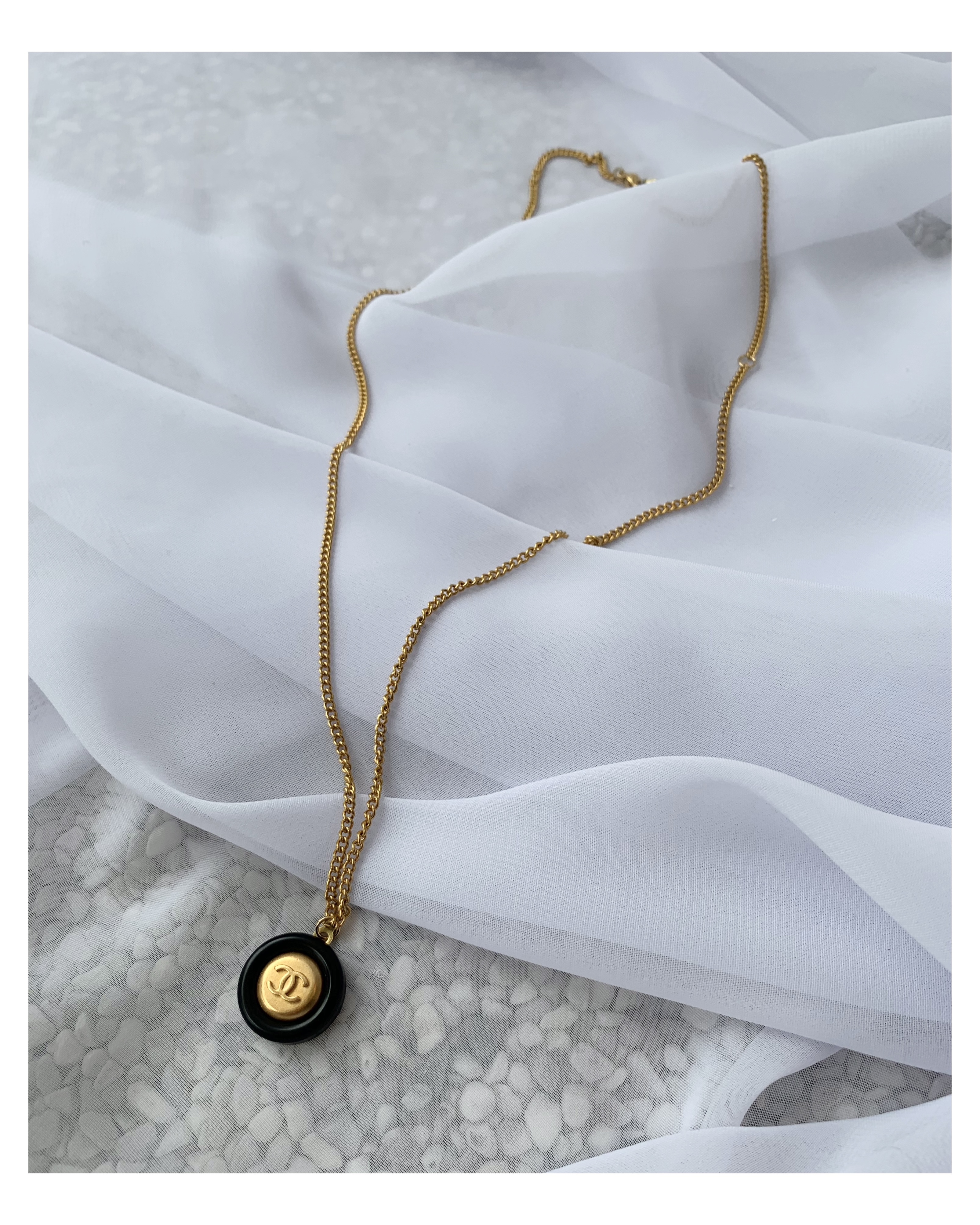 CHANEL button no.74