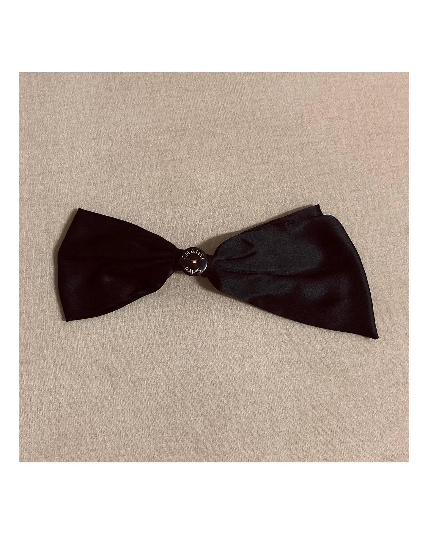 CHANEL button no.76