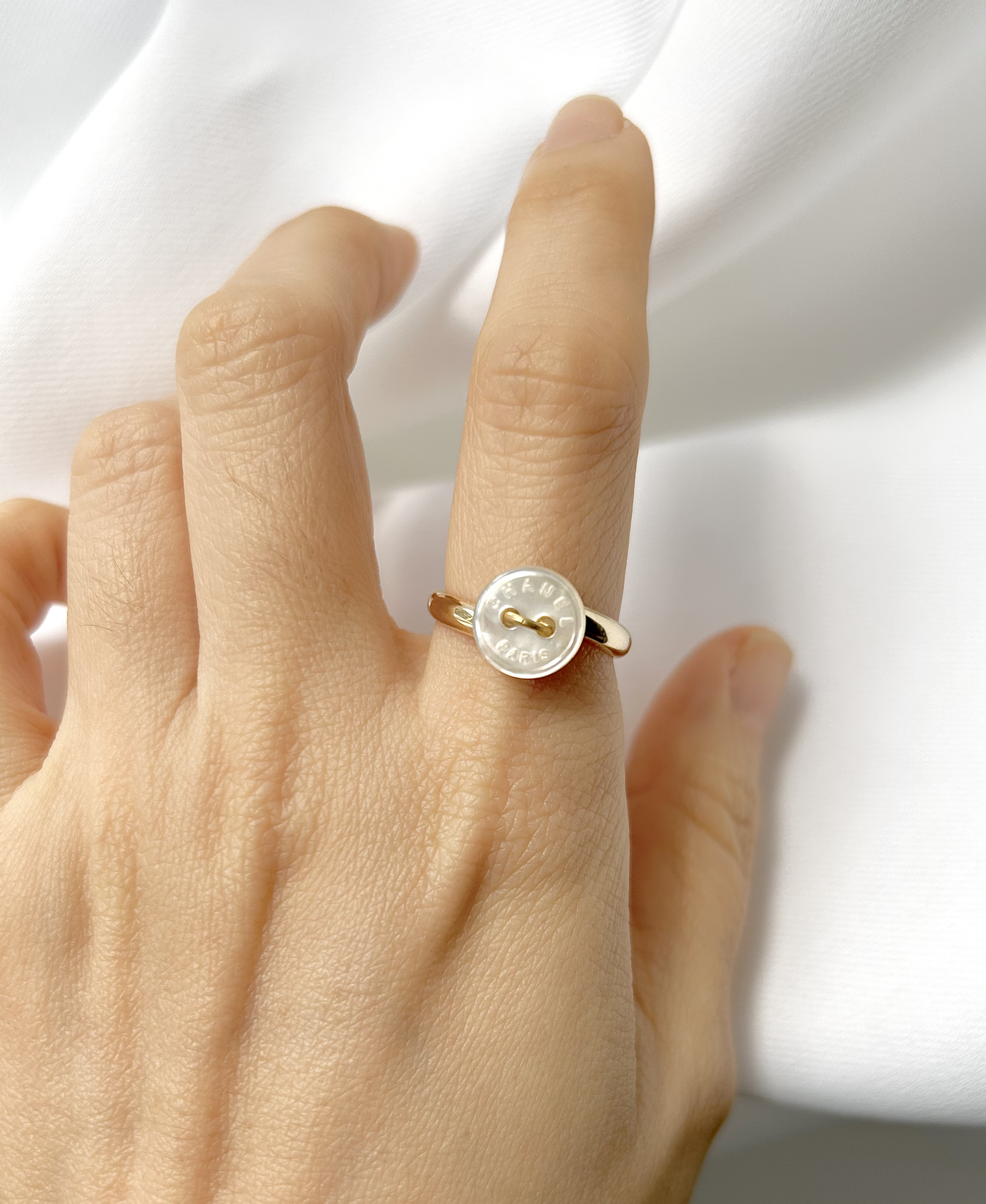 CHANEL button no.77