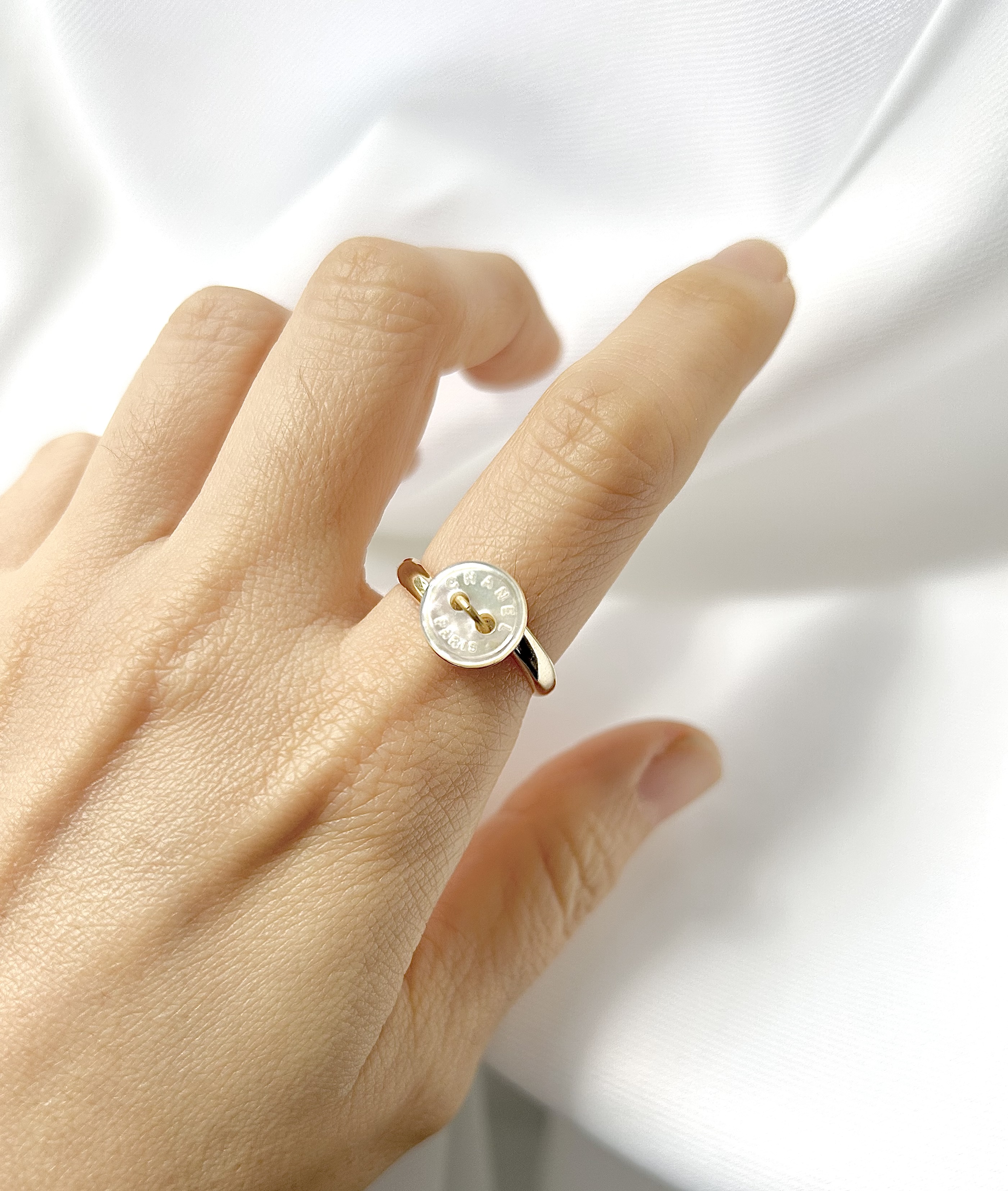 CHANEL button no.77