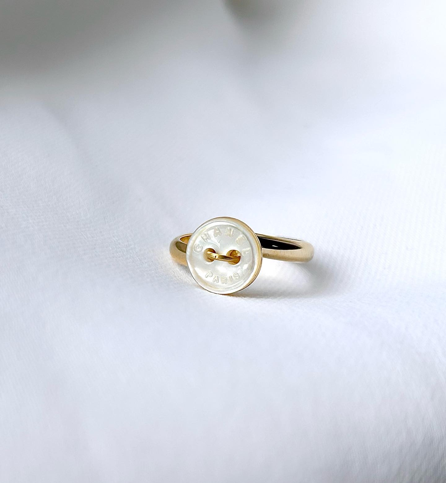 CHANEL button no.77