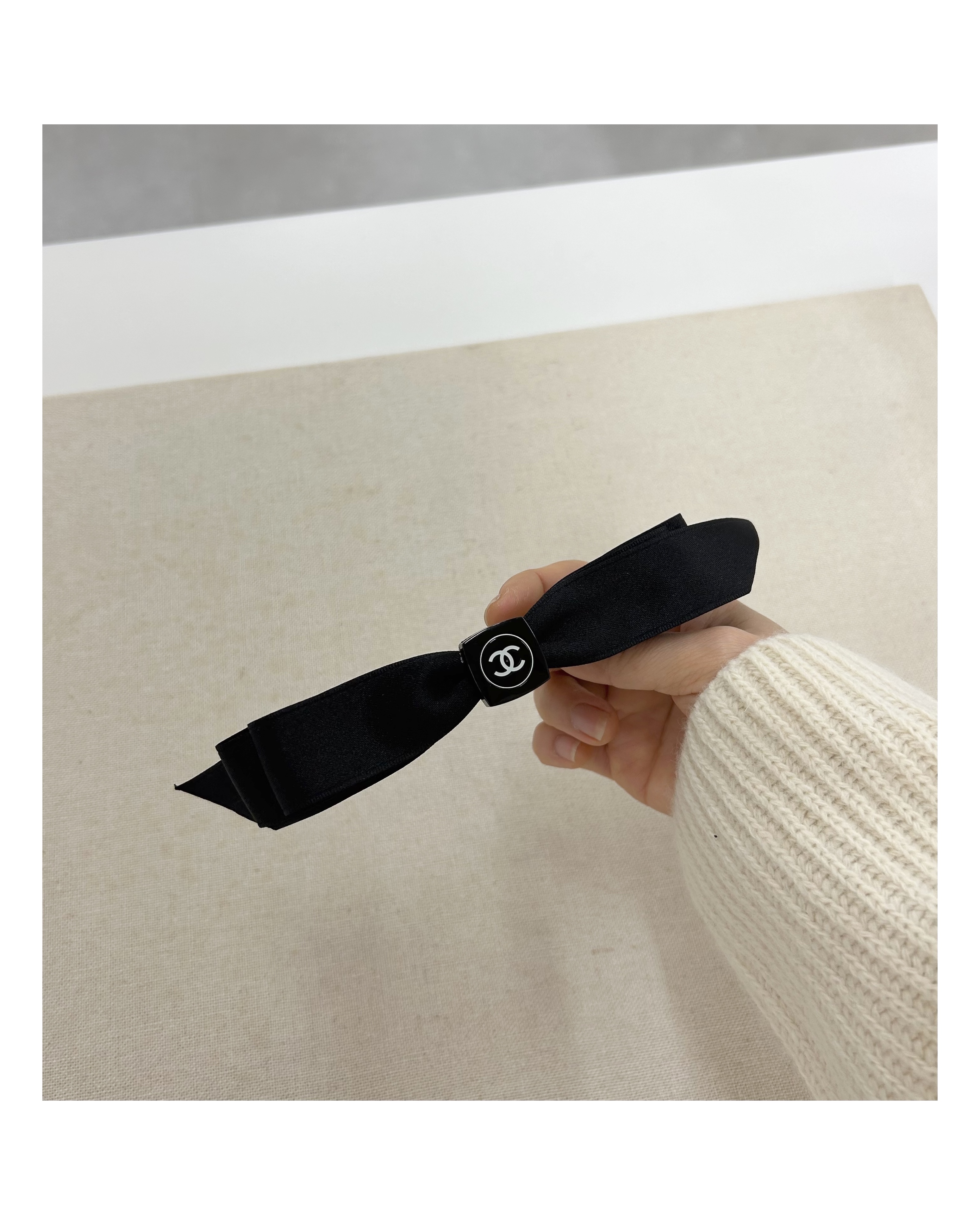 CHANEL cosmetic ribbon hair clip no.13