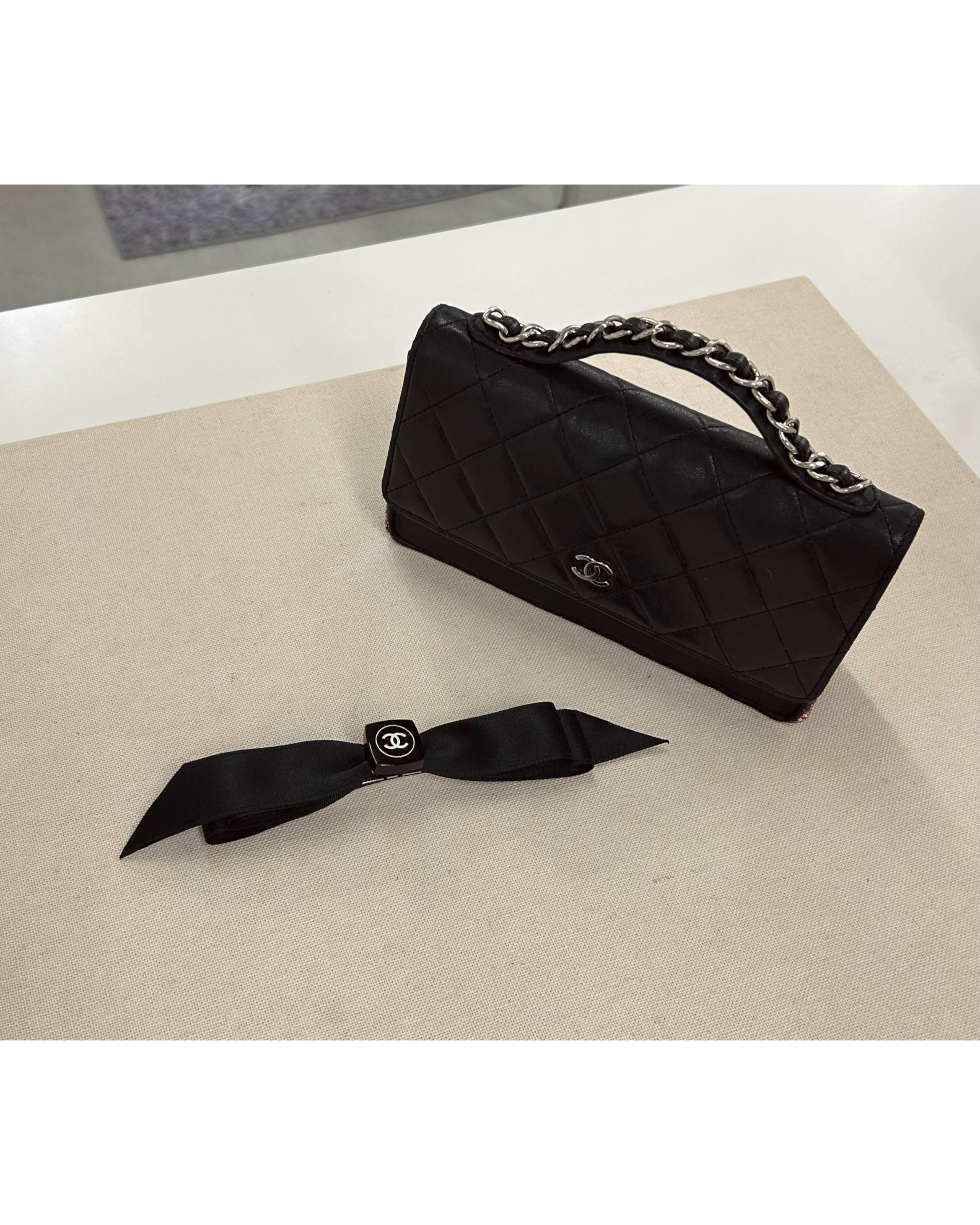 CHANEL cosmetic ribbon hair clip no.13