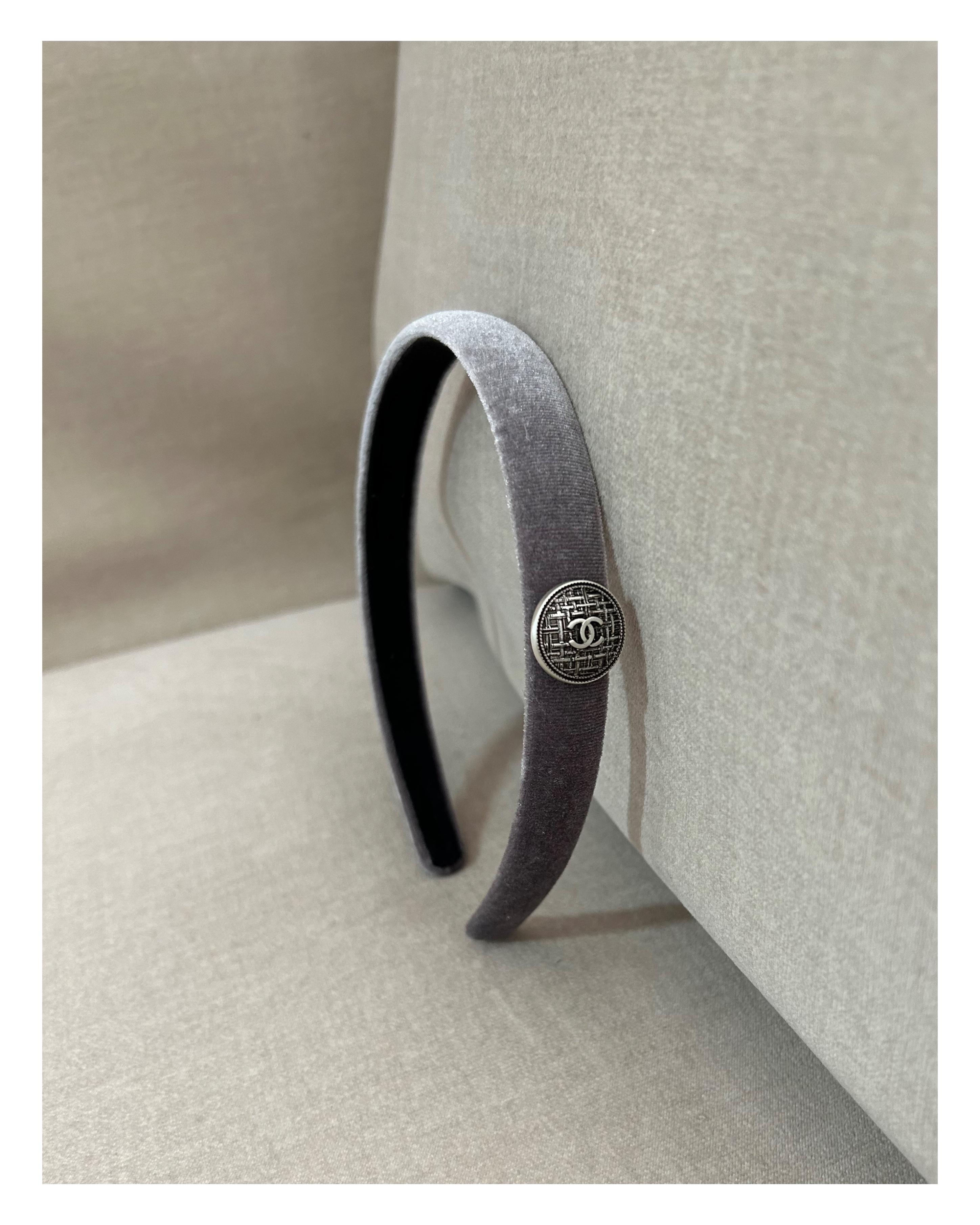 CHANEL button no.80