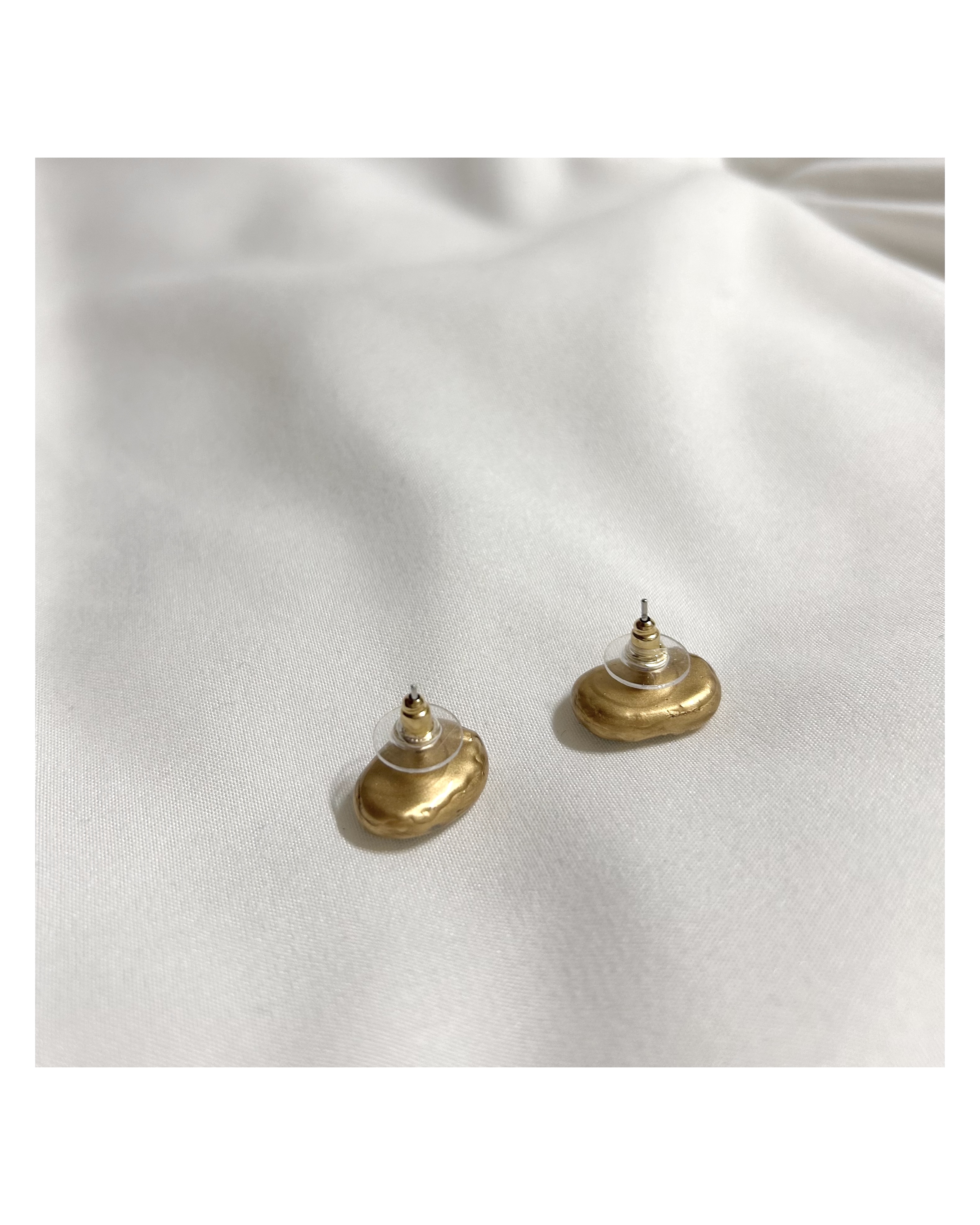black CHA, NEL Initial earring no.11