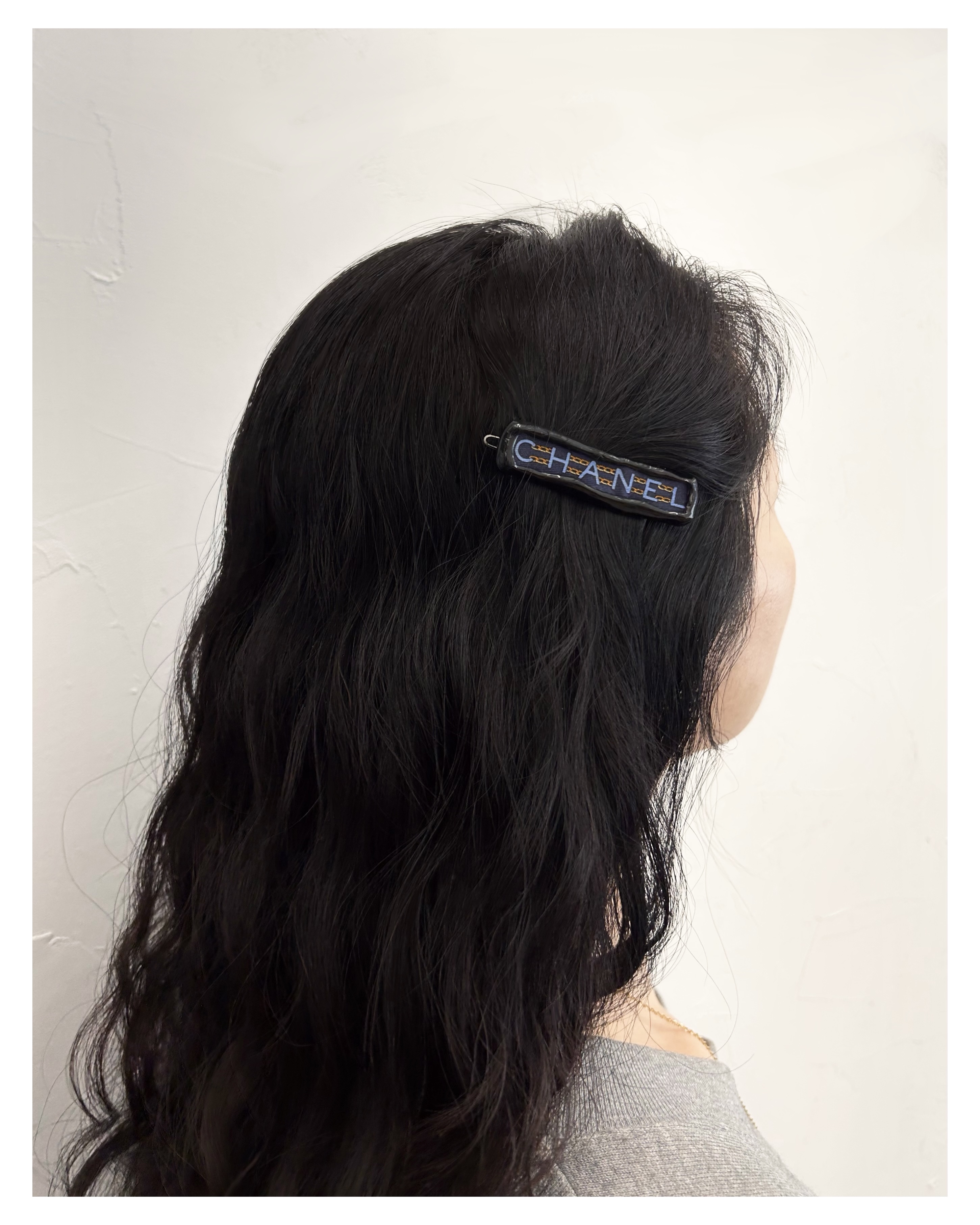 CHANEL blue Initial hairpin no.61