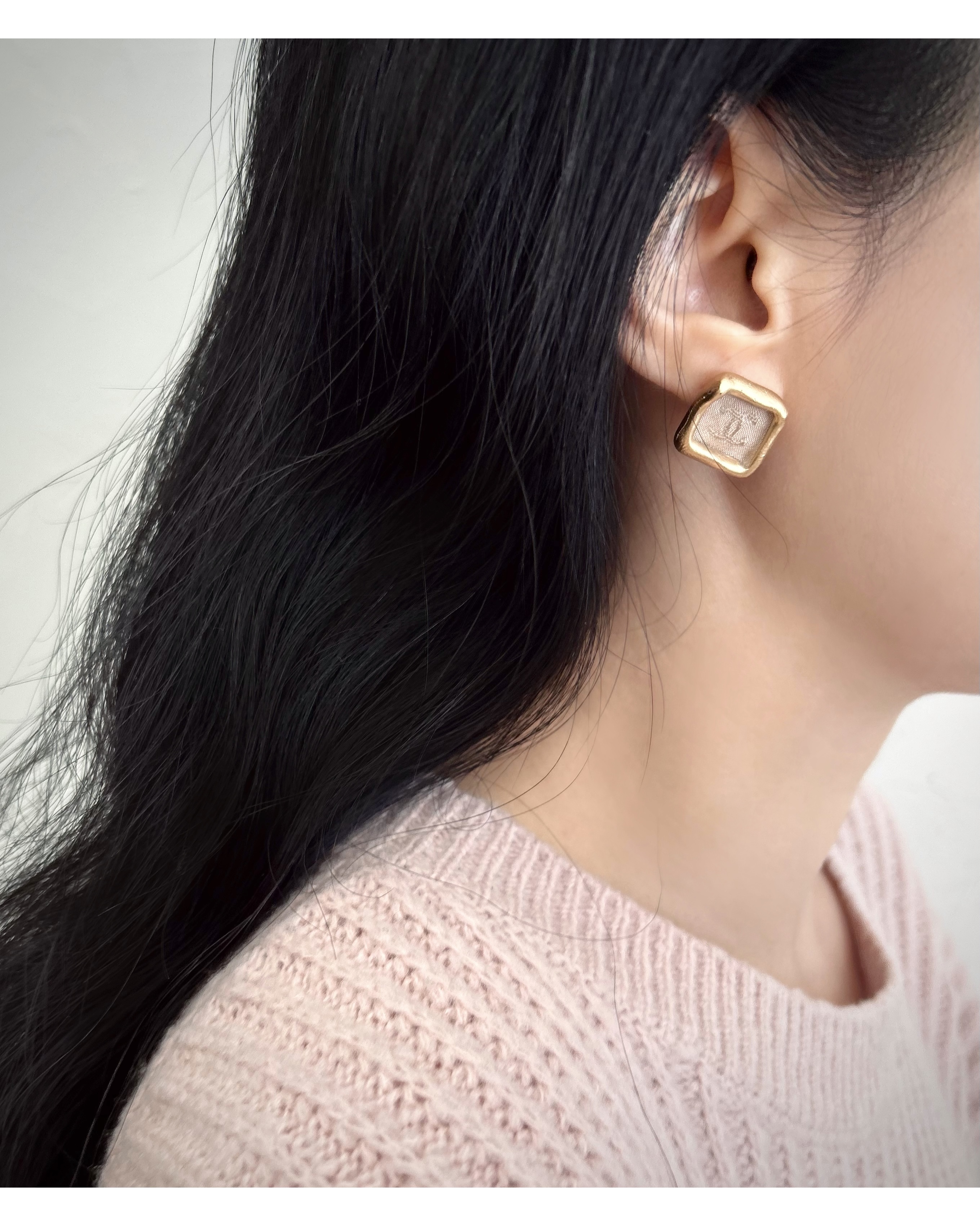 CHANEL pink silk square earring no.49