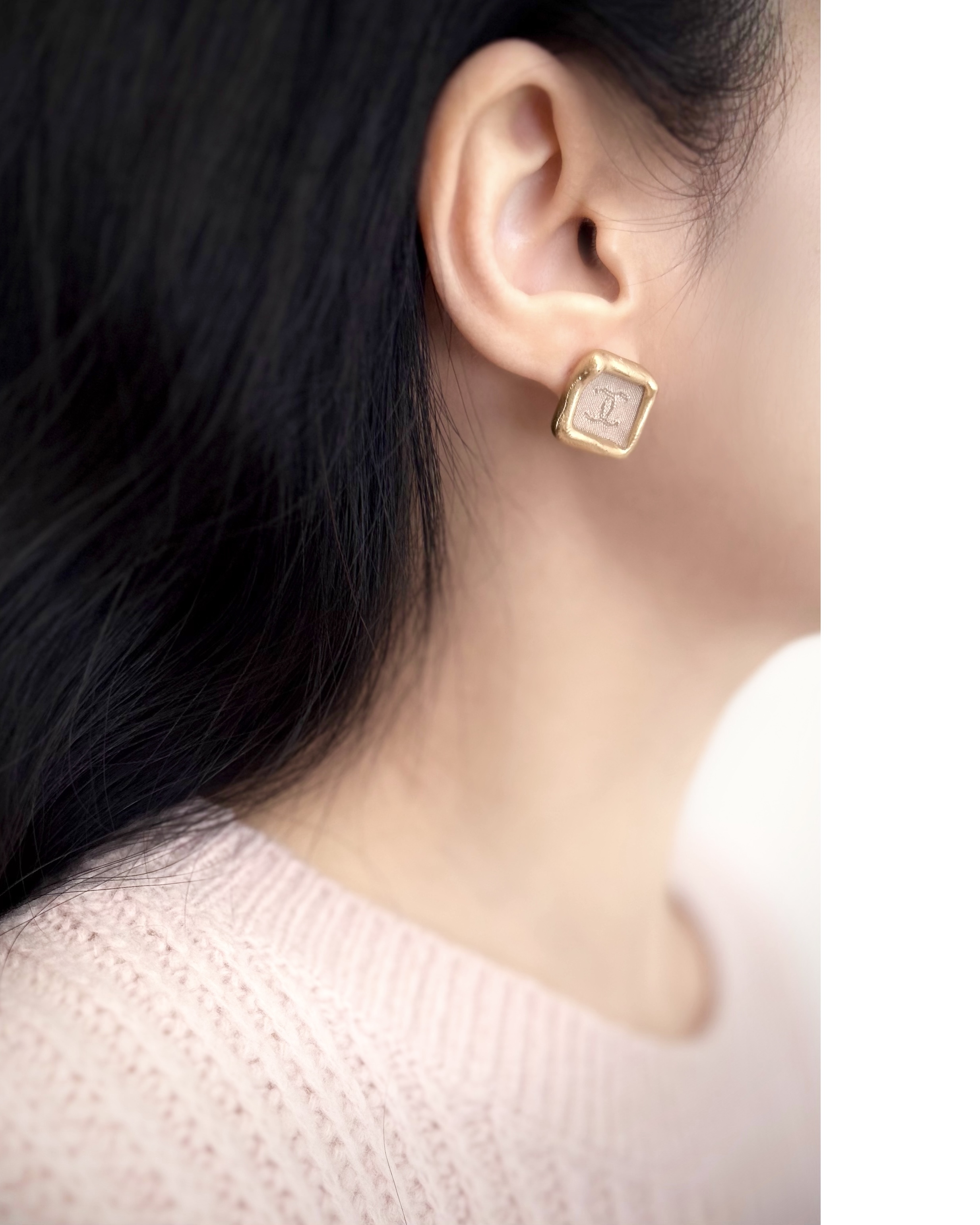 CHANEL pink silk square earring no.49