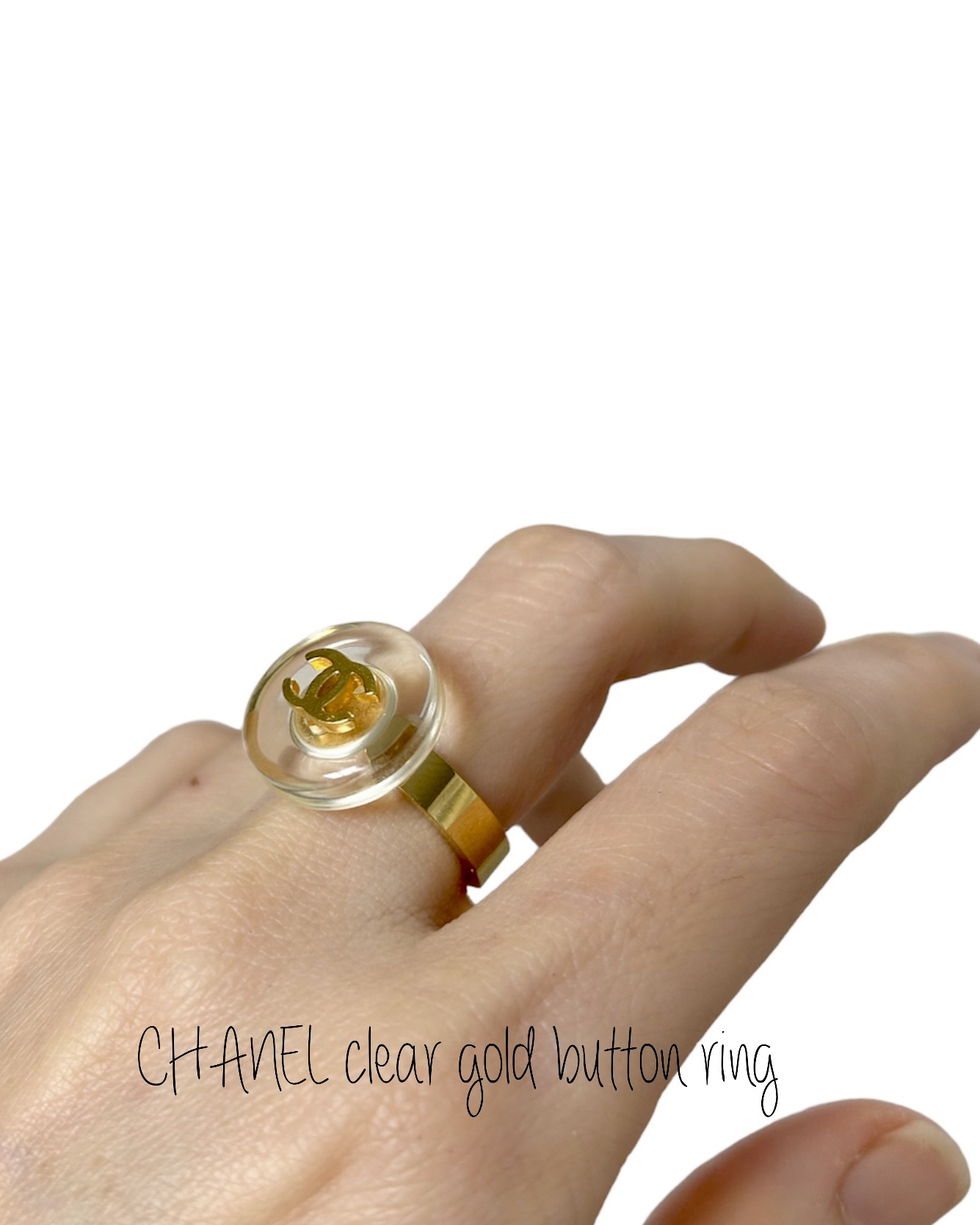 CHANEL button no.83