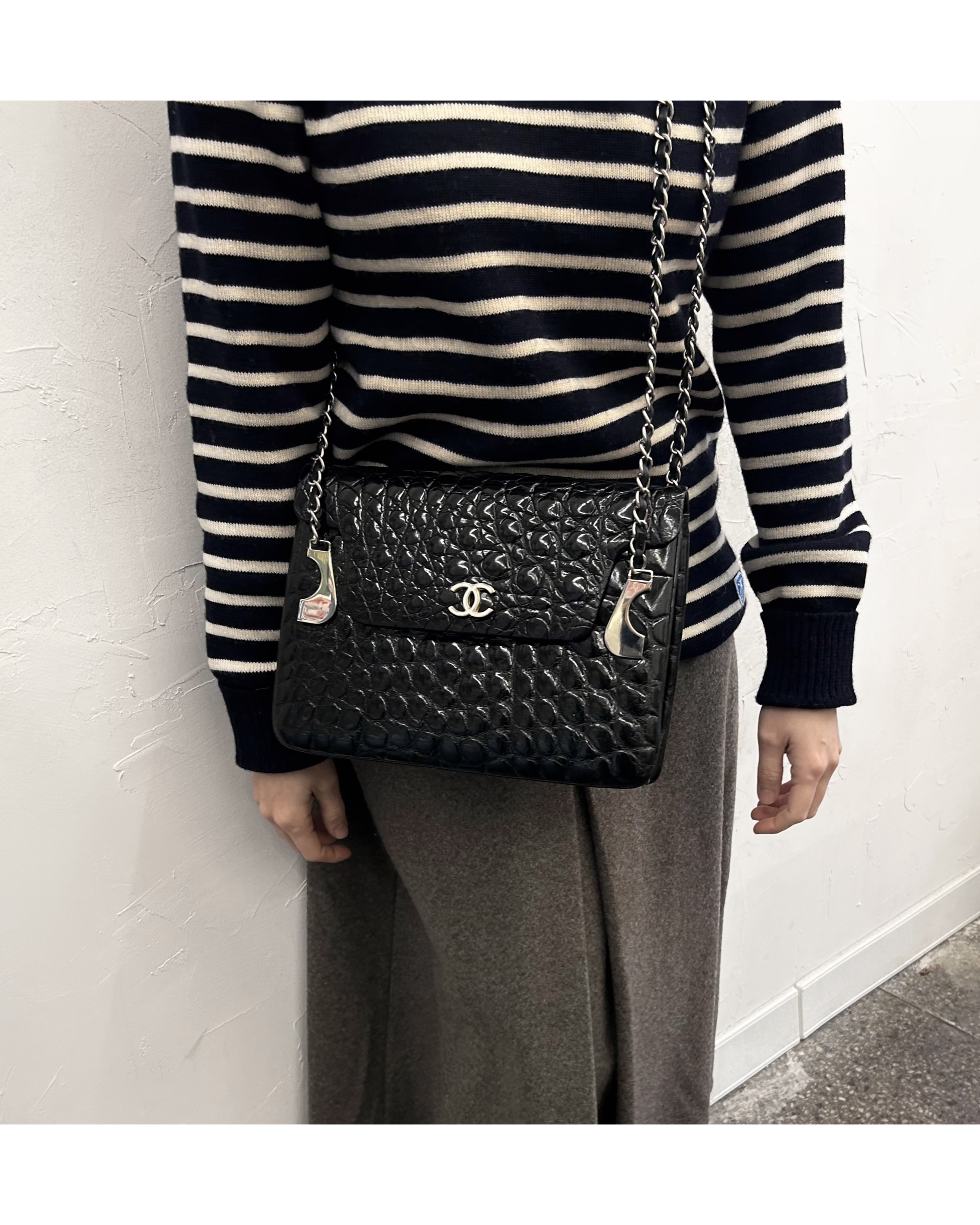 GENUINE vintage crocodile bag X CHANEL hanger CC objet no.37