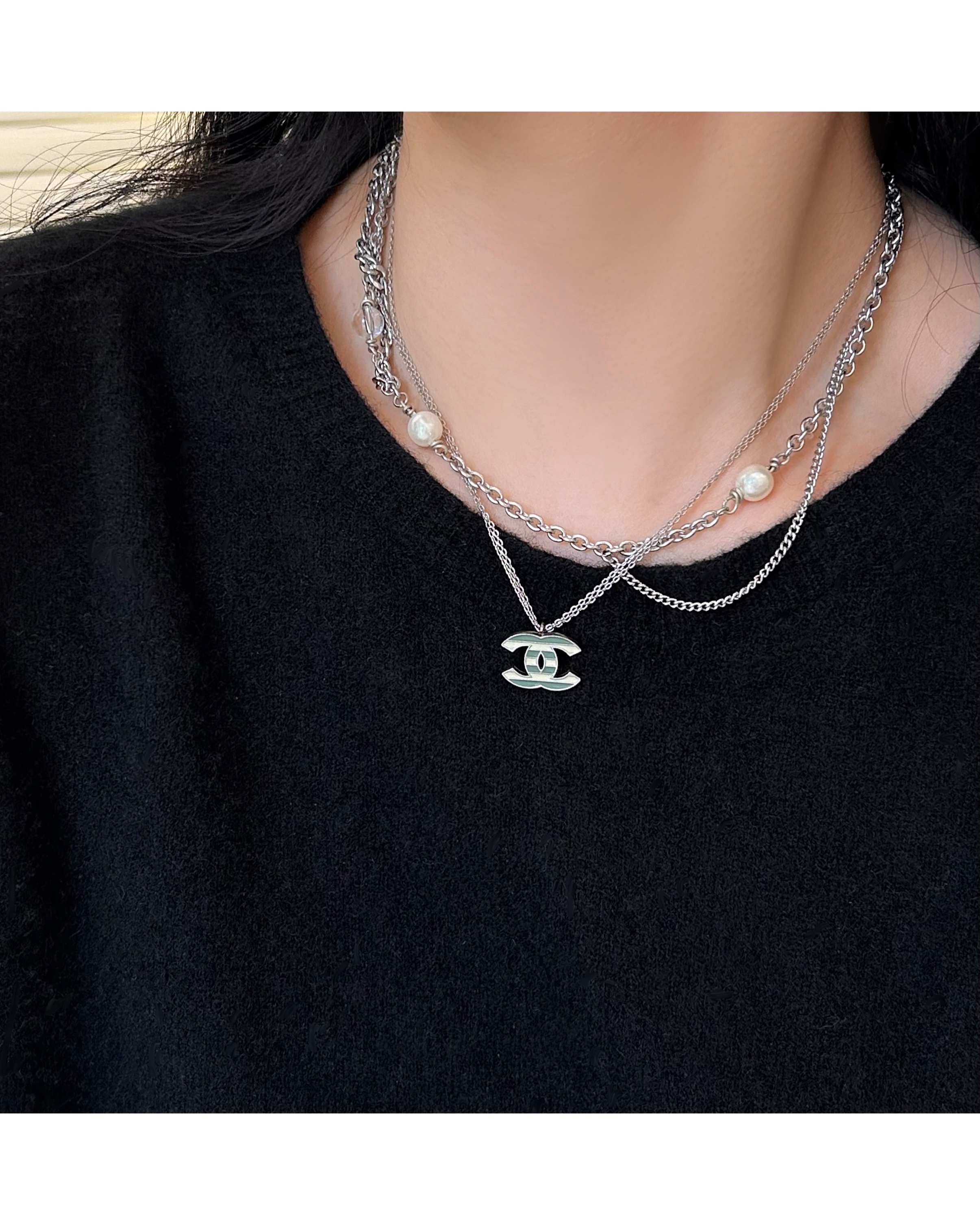 13년도 CHANEL mint/beige stripe CC necklace with pearl, clear glass