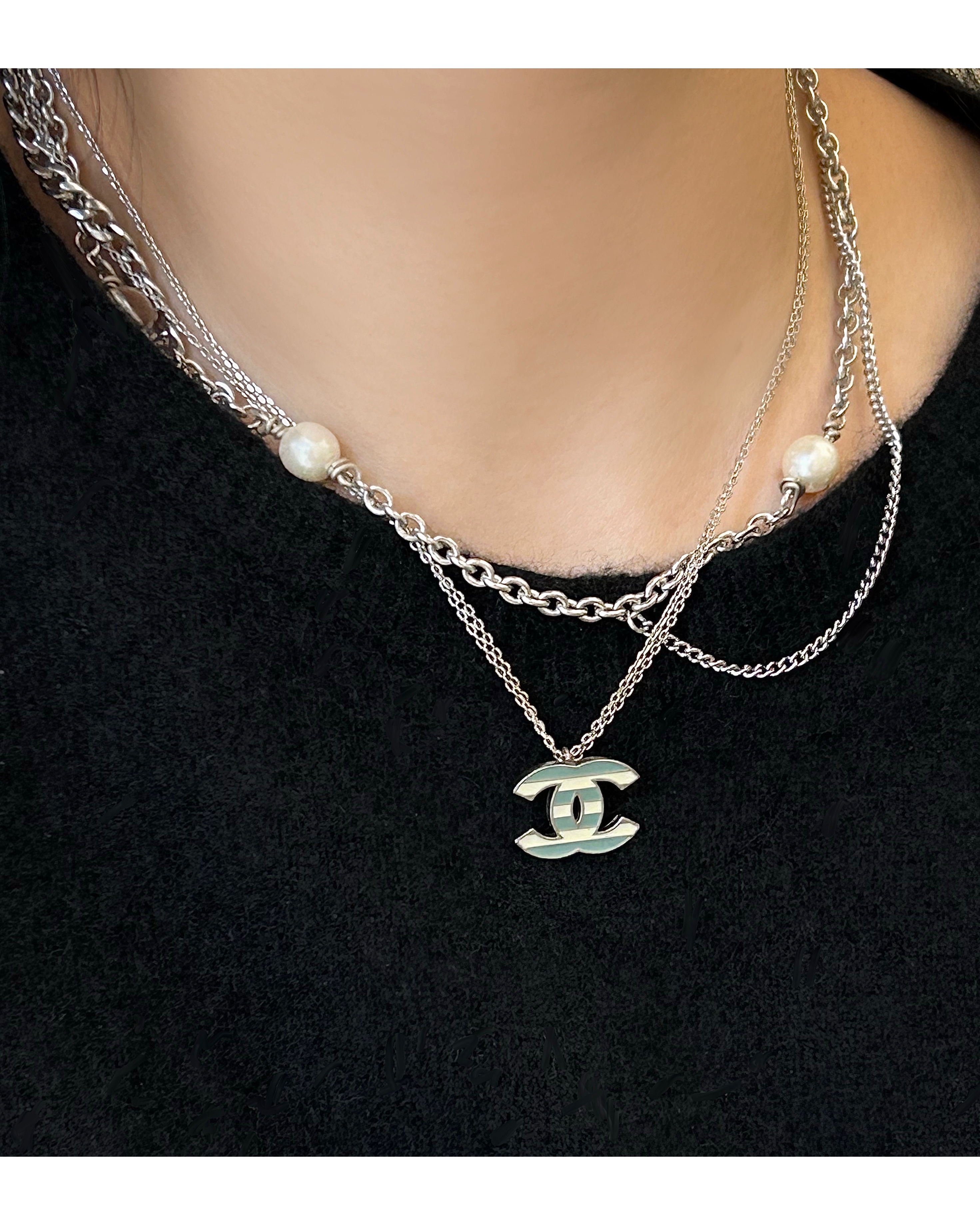 13년도 CHANEL mint/beige stripe CC necklace with pearl, clear glass