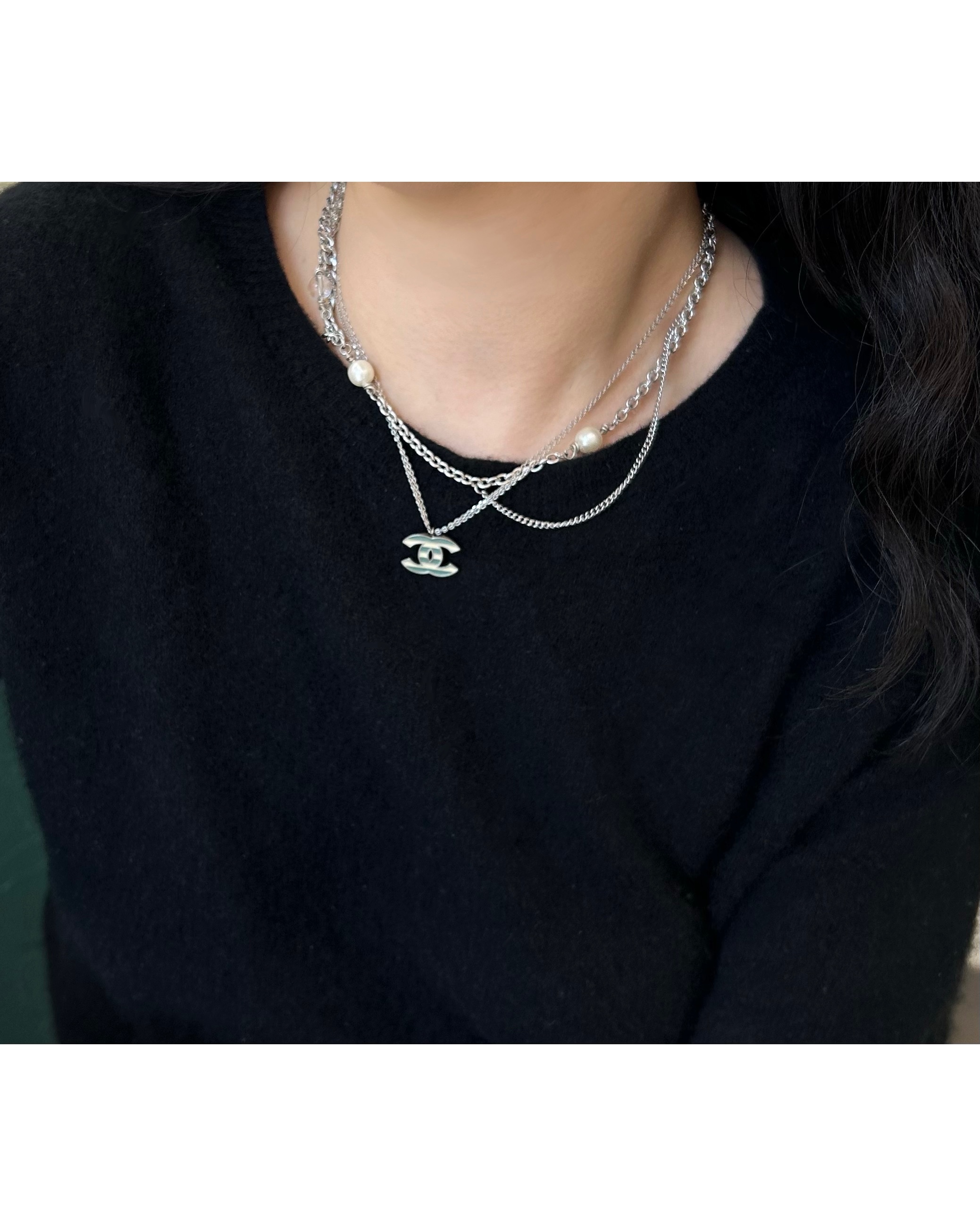 13년도 CHANEL mint/beige stripe CC necklace with pearl, clear glass