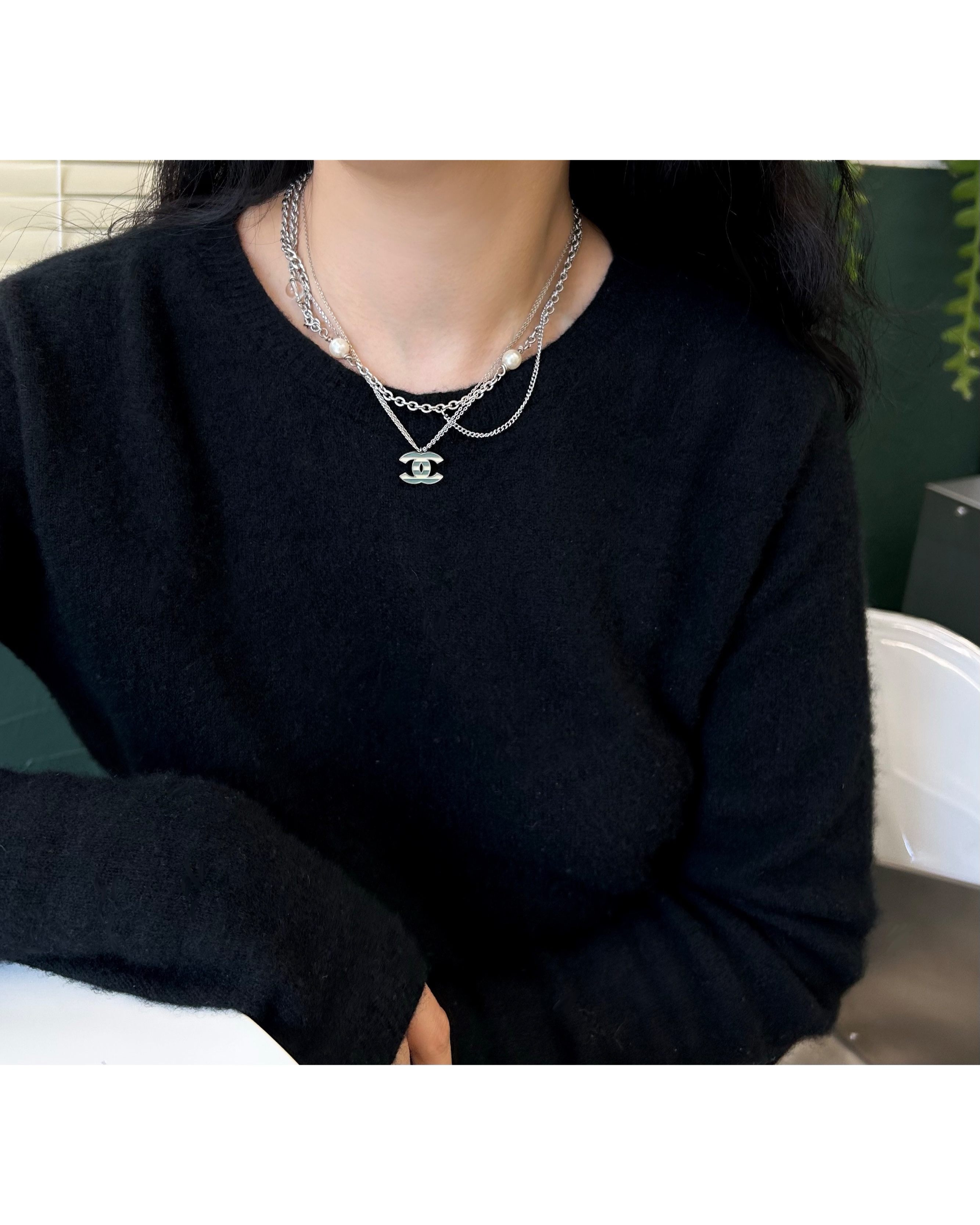13년도 CHANEL mint/beige stripe CC necklace with pearl, clear glass
