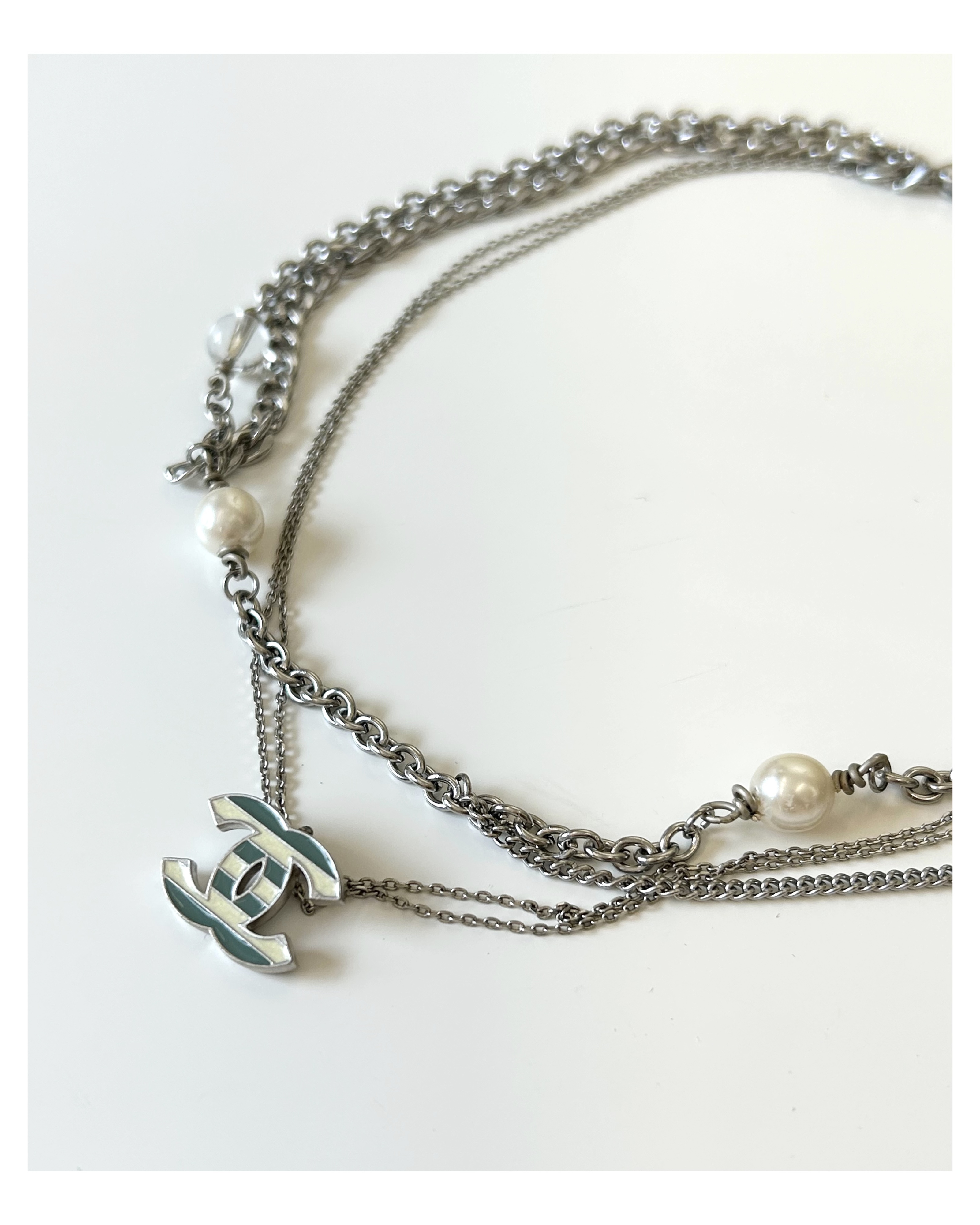 13년도 CHANEL mint/beige stripe CC necklace with pearl, clear glass