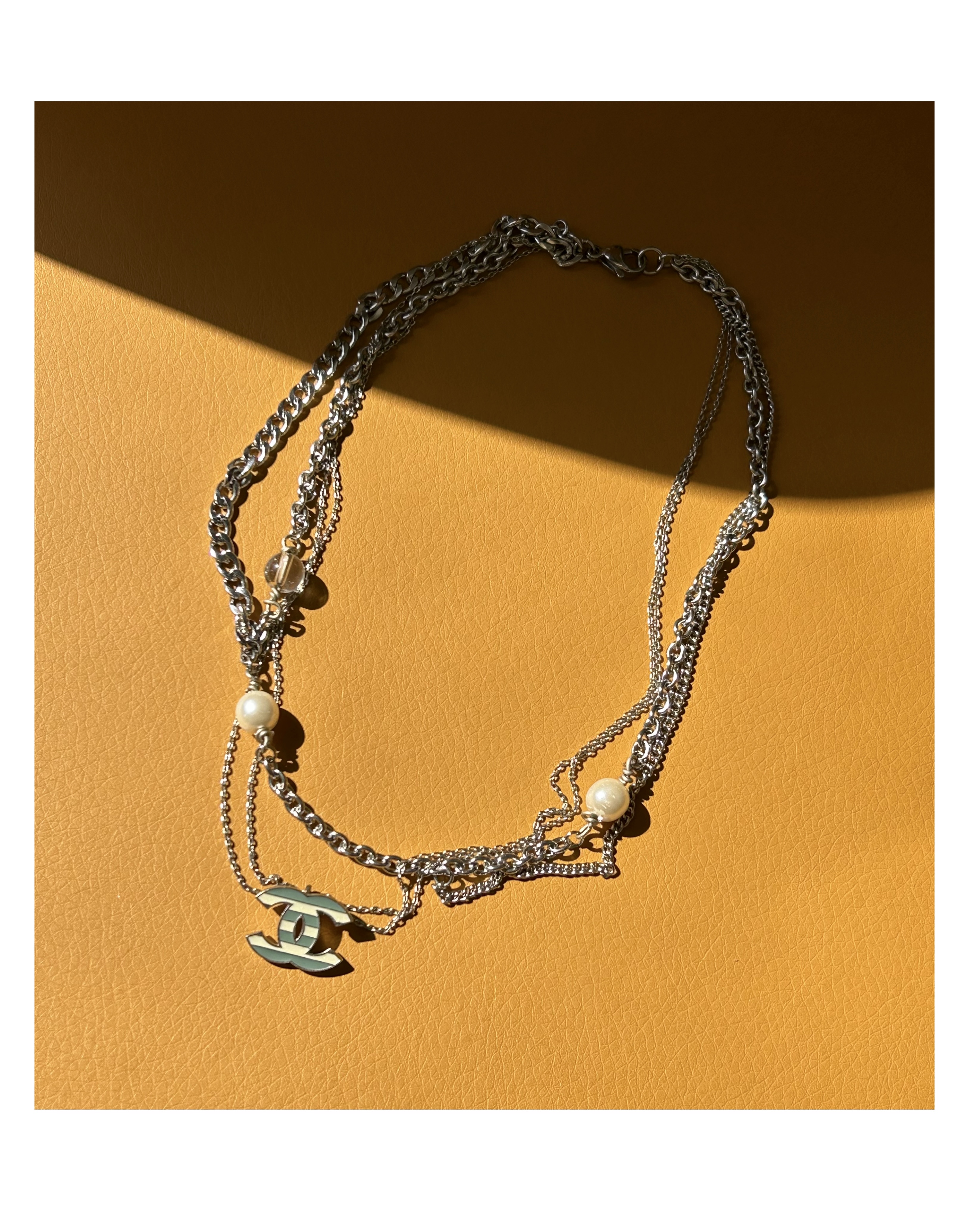13년도 CHANEL mint/beige stripe CC necklace with pearl, clear glass