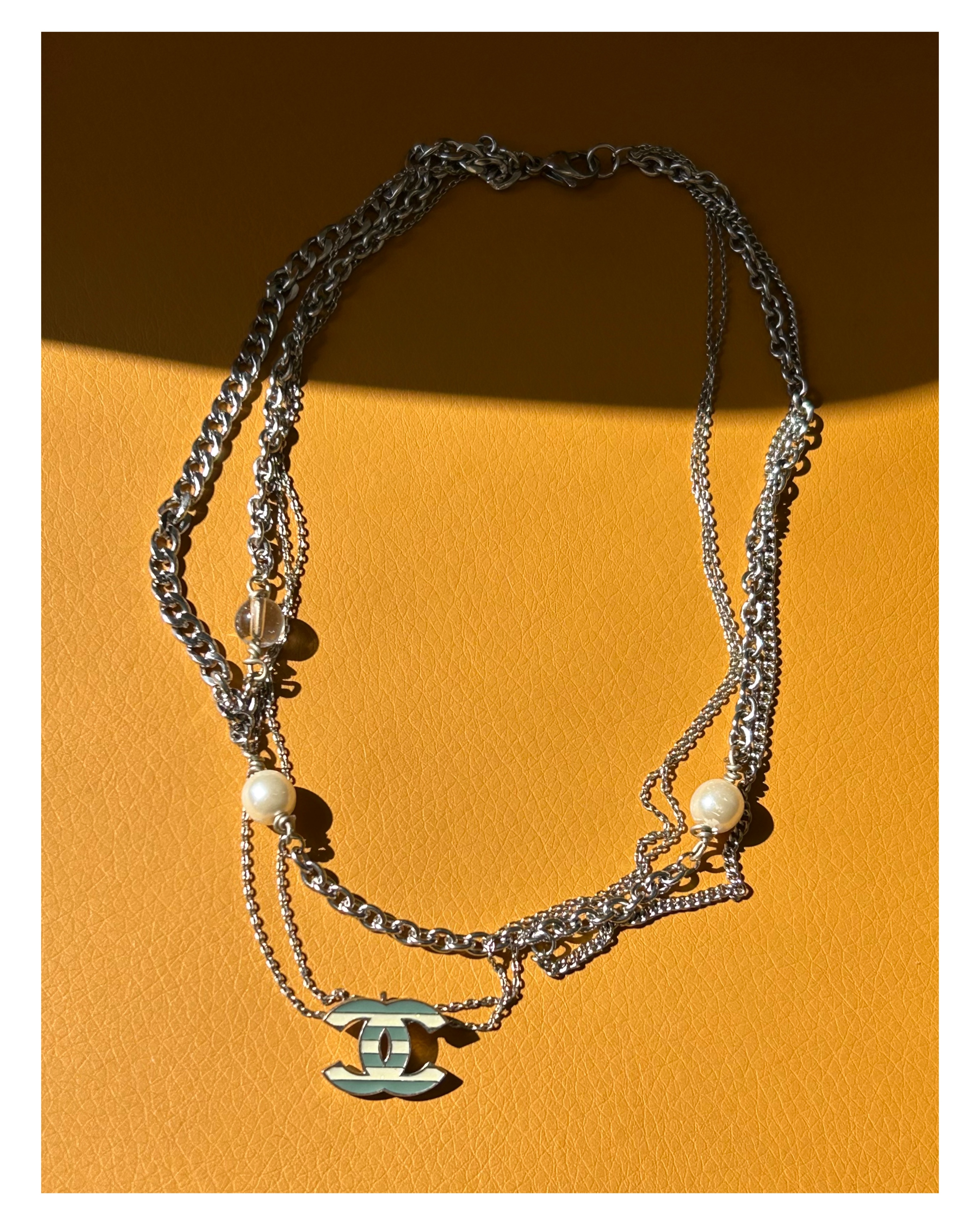 13년도 CHANEL mint/beige stripe CC necklace with pearl, clear glass